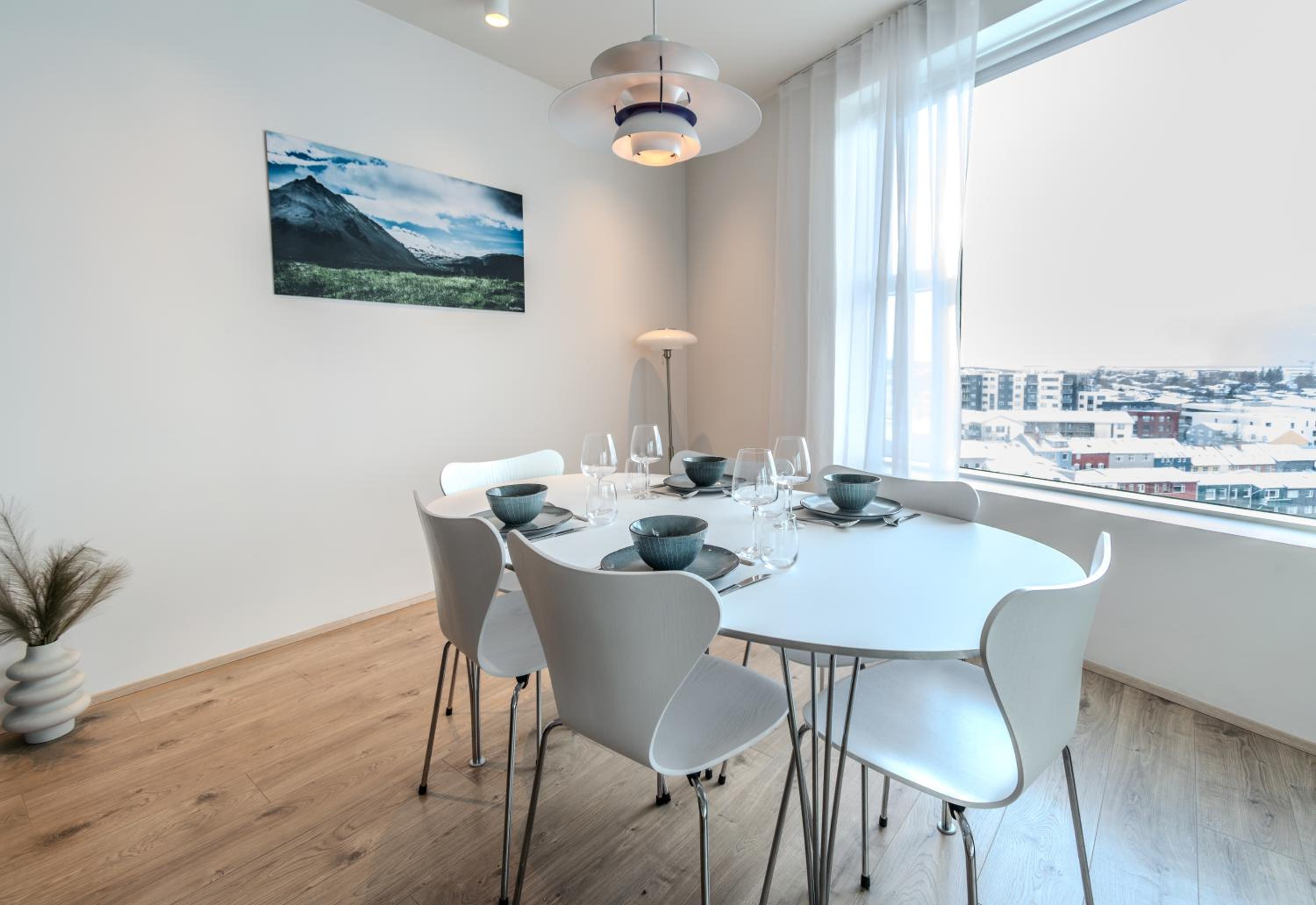 Deluxe Two-Bedroom Apartment with 2 Bathrooms photo 3