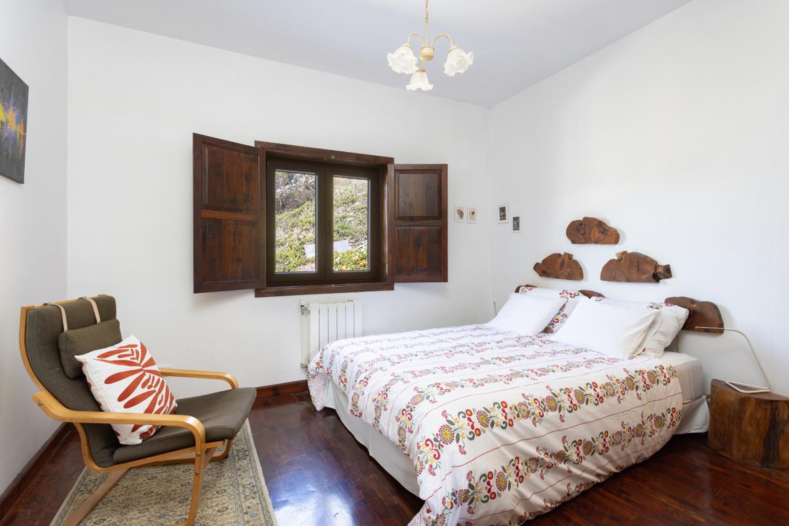 Seven-Bedroom House photo 2