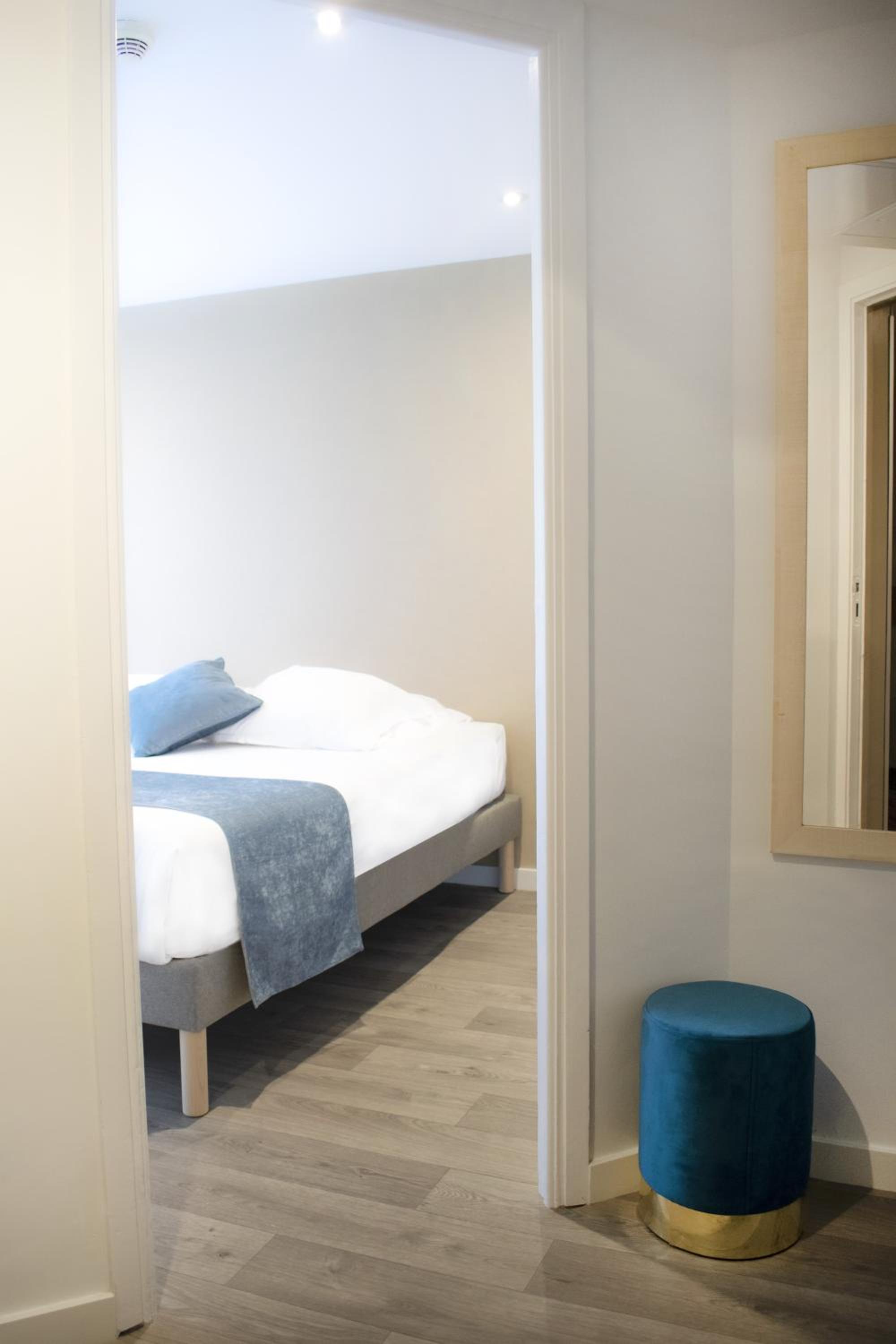Standard Double Room - Photo 2