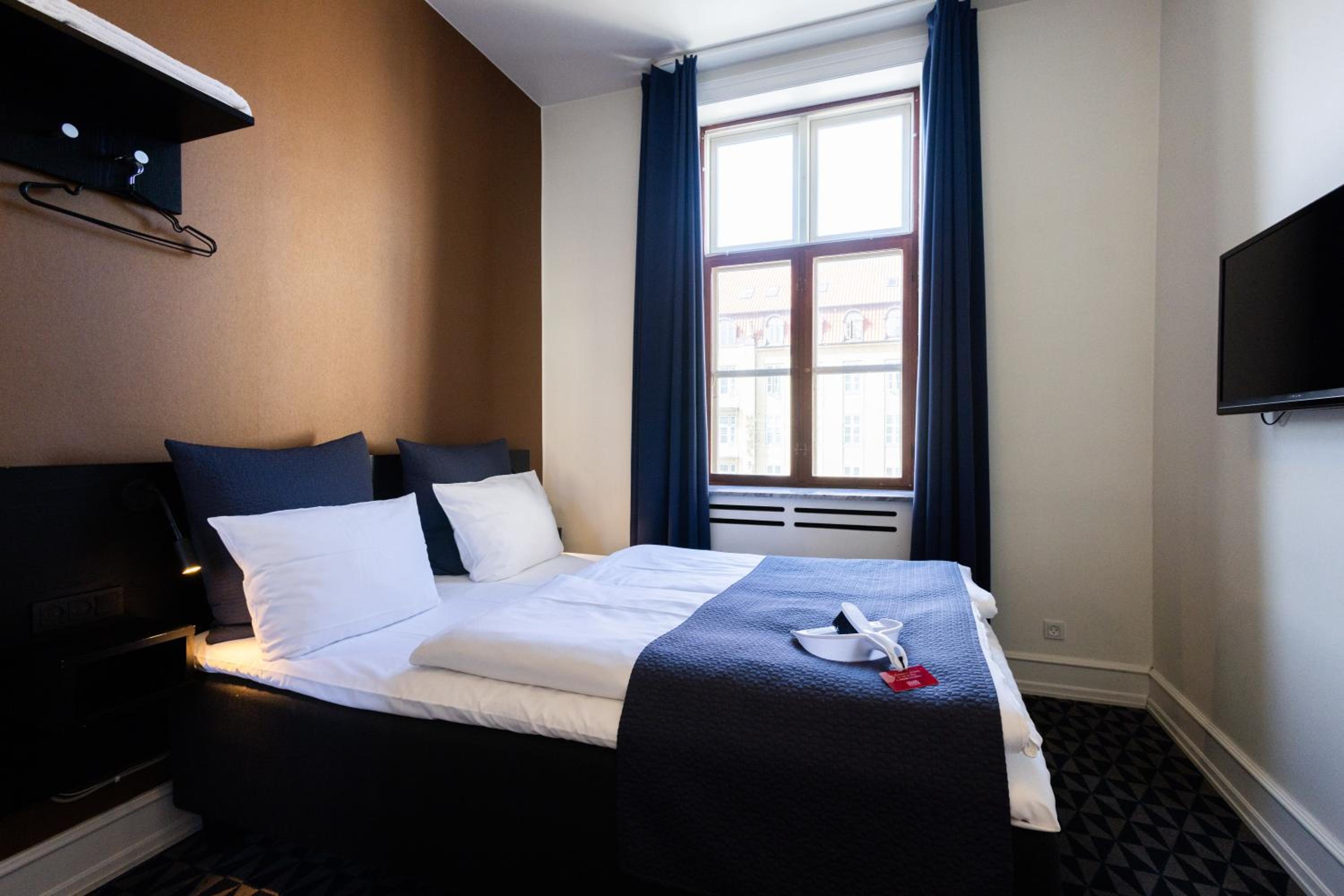 Small Queen Room