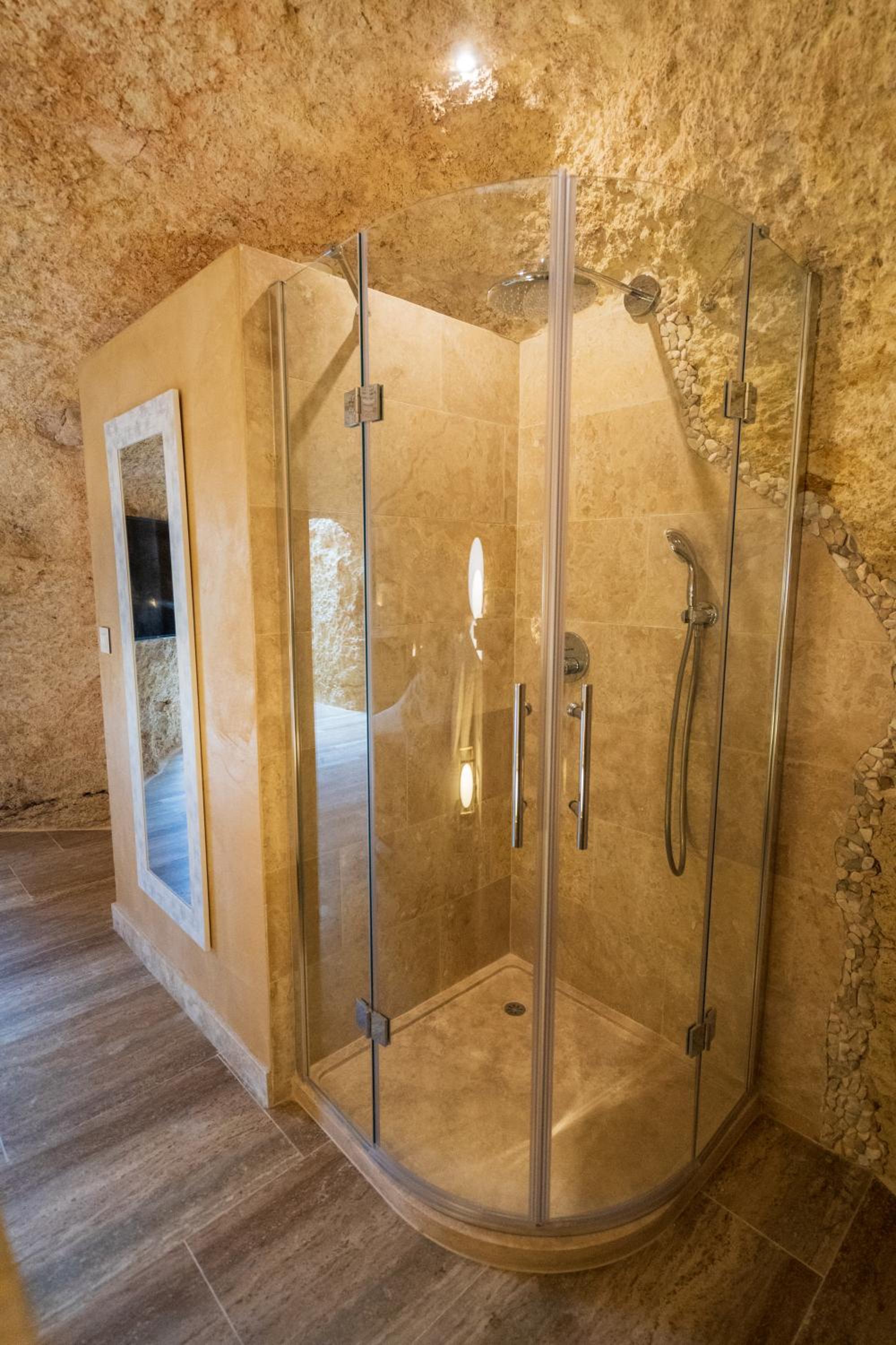 Suite with Spa Bath photo 2