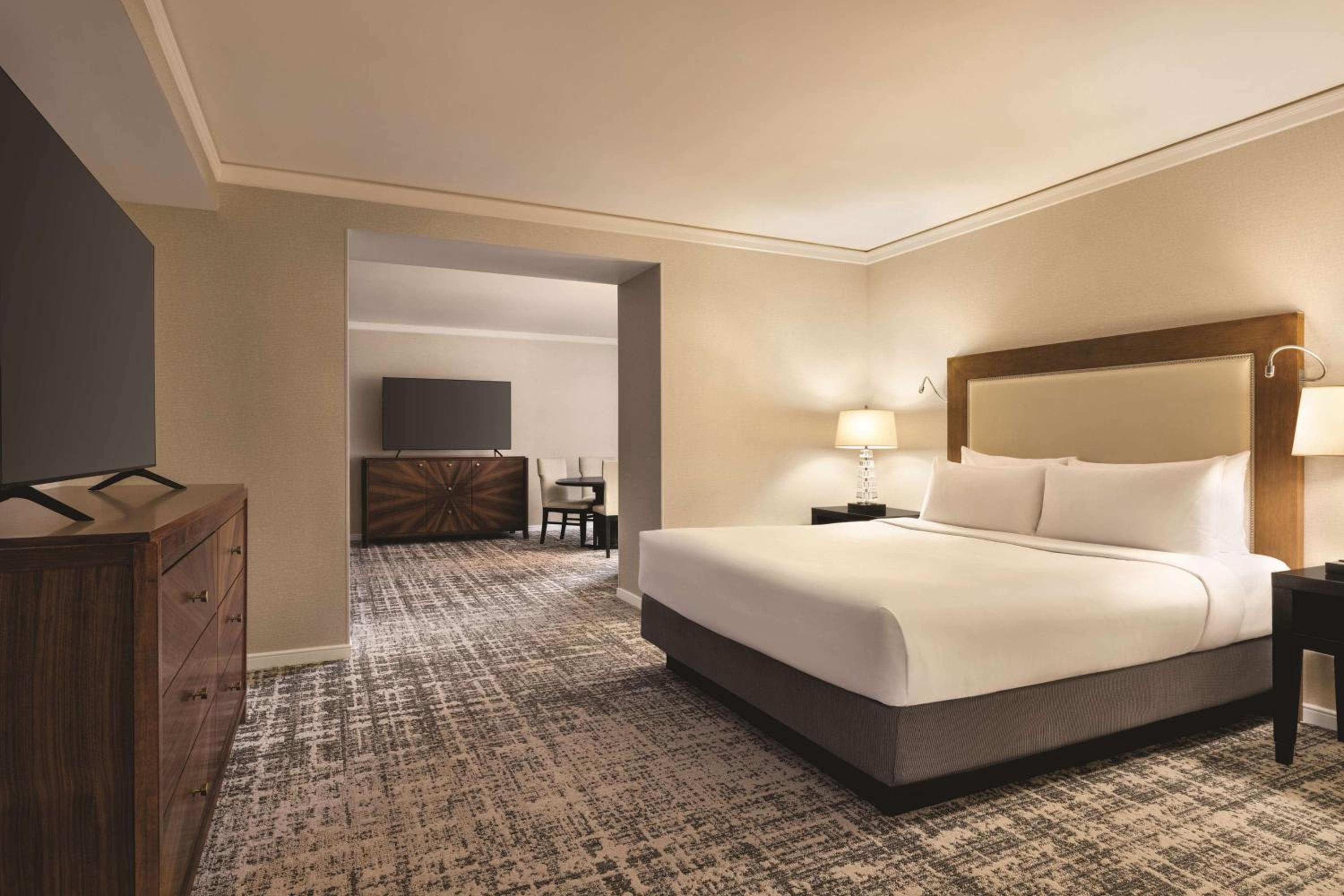 Junior King Suite with Seating Area