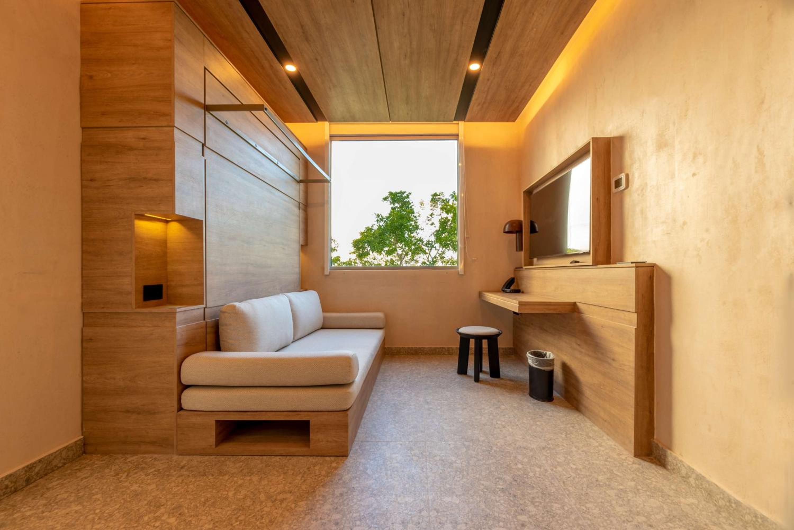 Flex Room with One Queen Wall Bed - Photo 4
