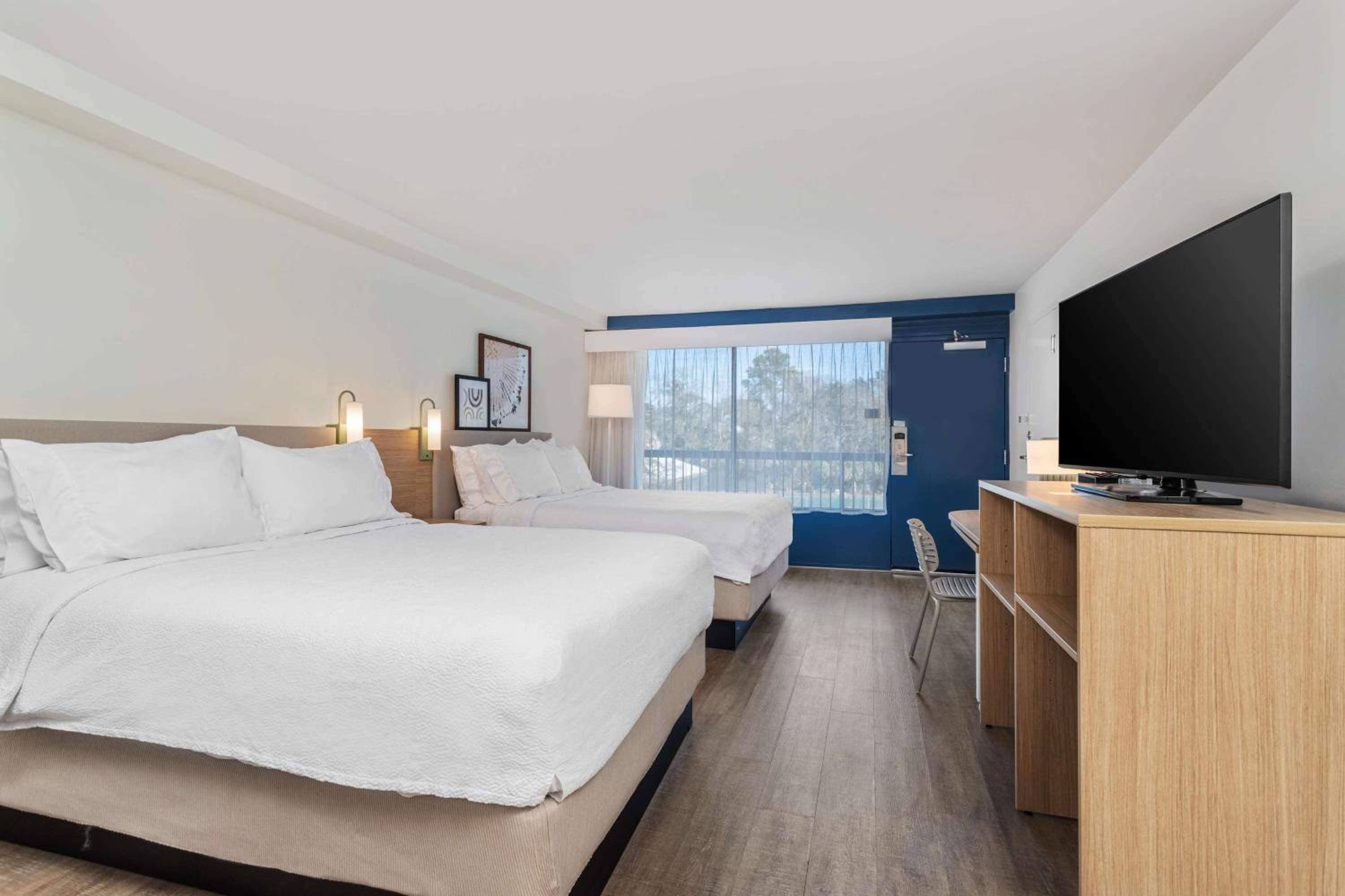 Queen Room with Two Queen Beds and Mobility Accessible Tub