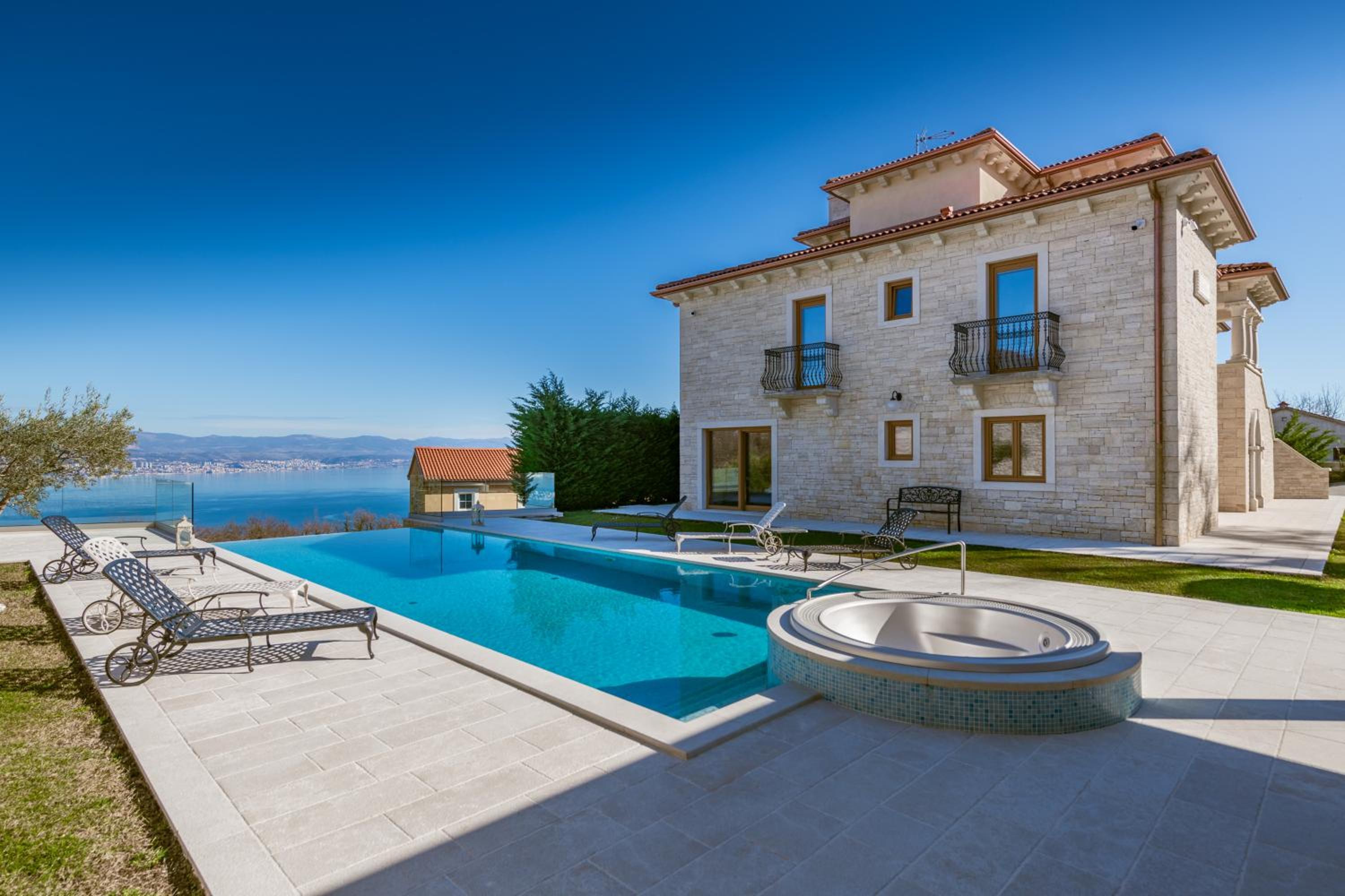 Deluxe Villa photo 2