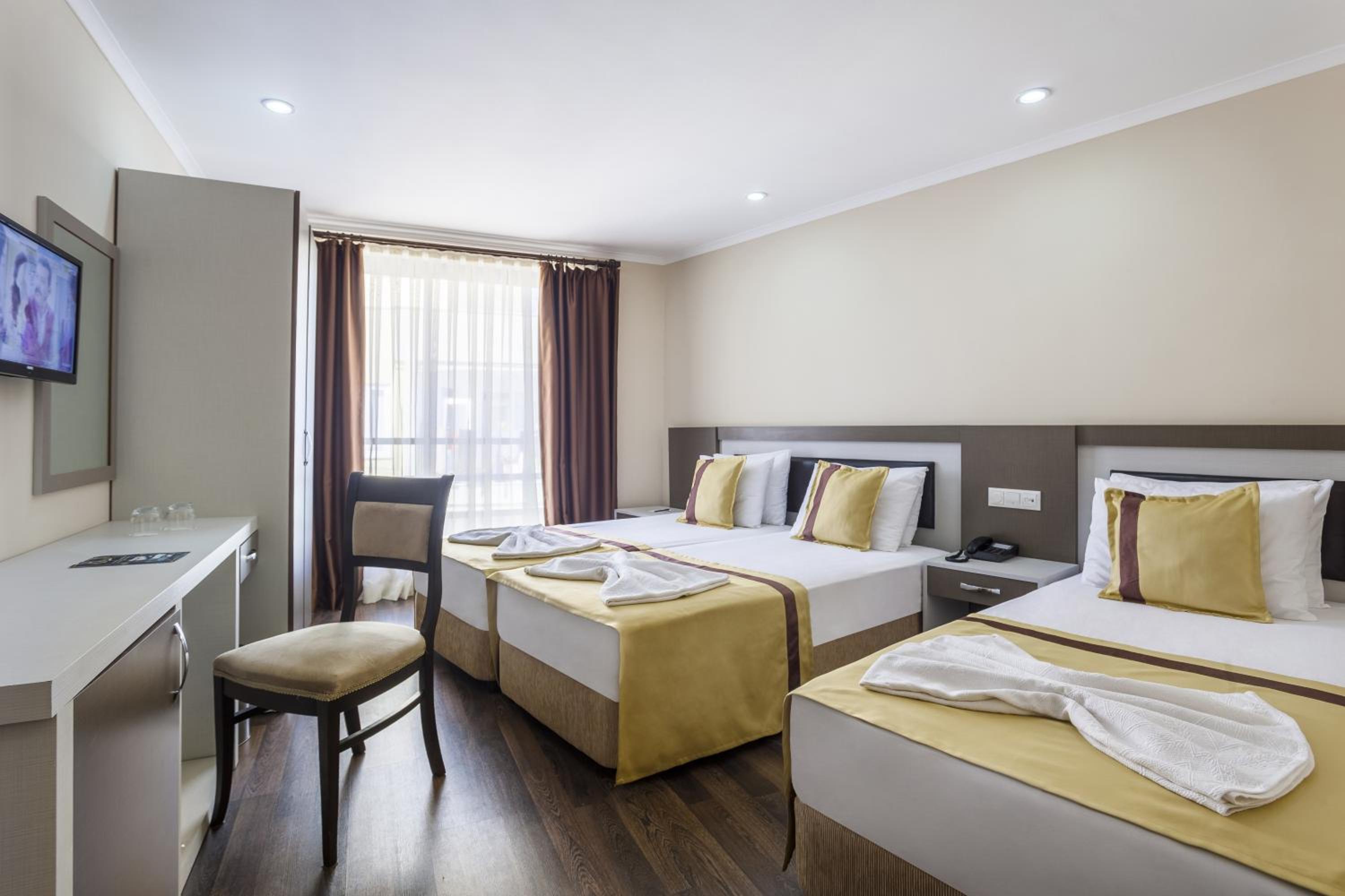 Deluxe Triple Room photo 1