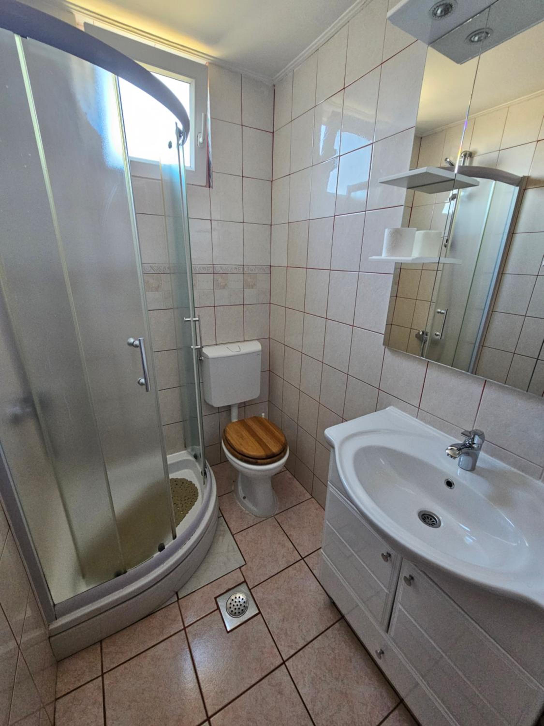 One-Bedroom Apartment - Photo 17