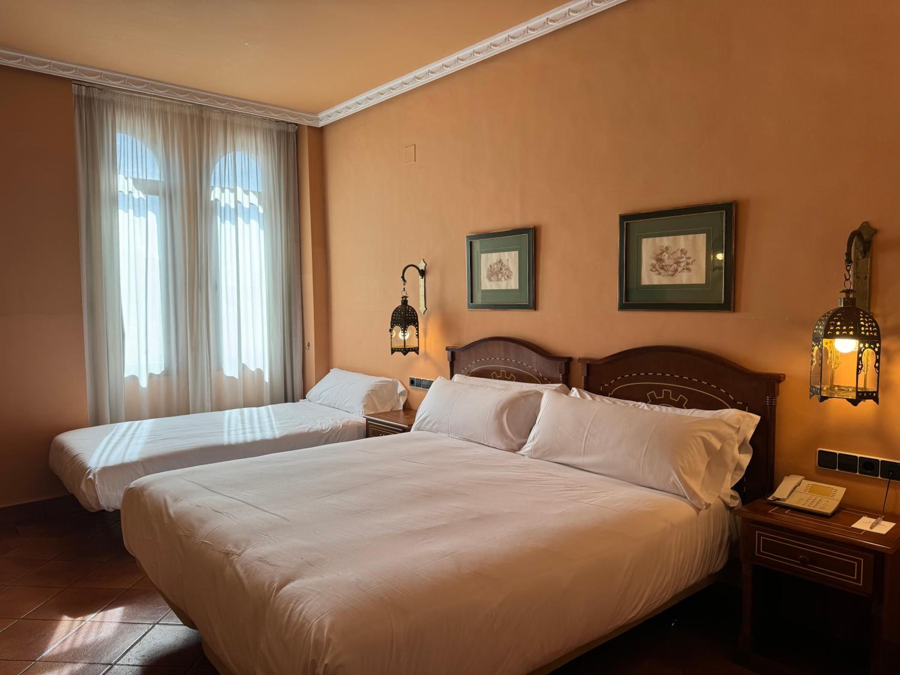 Standard Triple Room - Photo 2