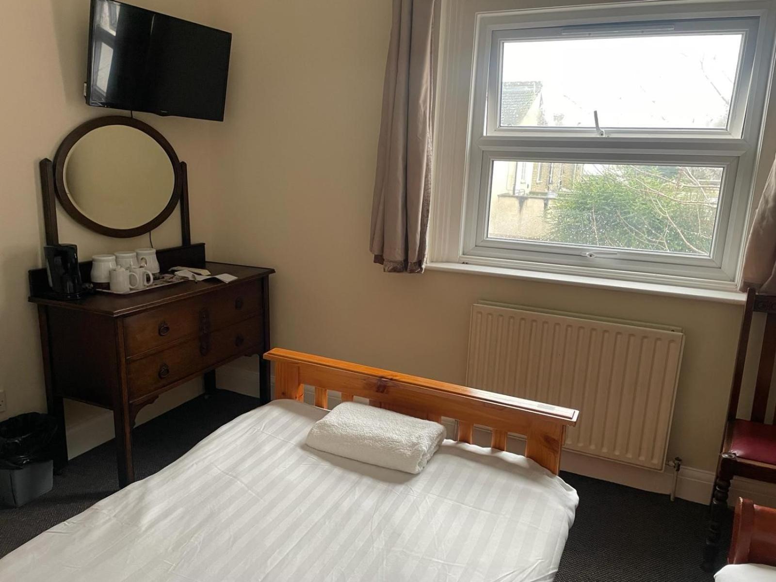 Basic Triple Room photo 2