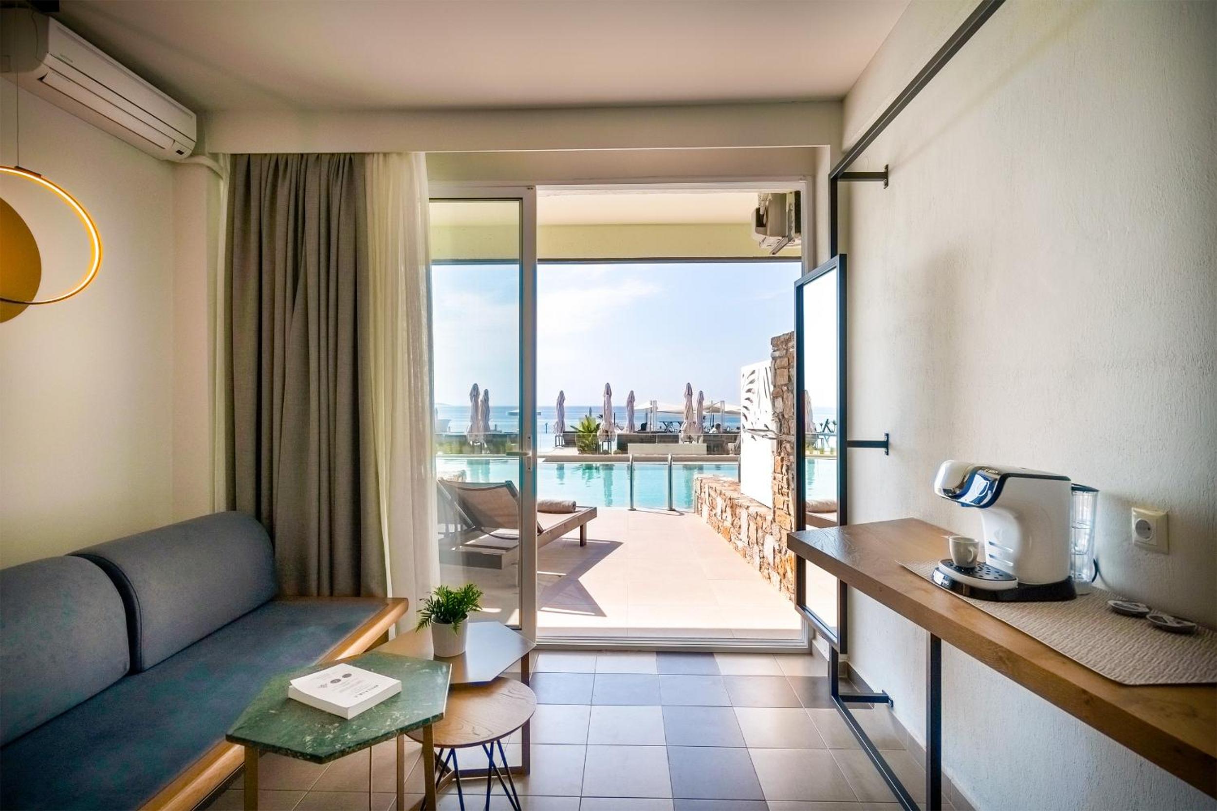 Suite with Sea View - Sharing Pool photo 2