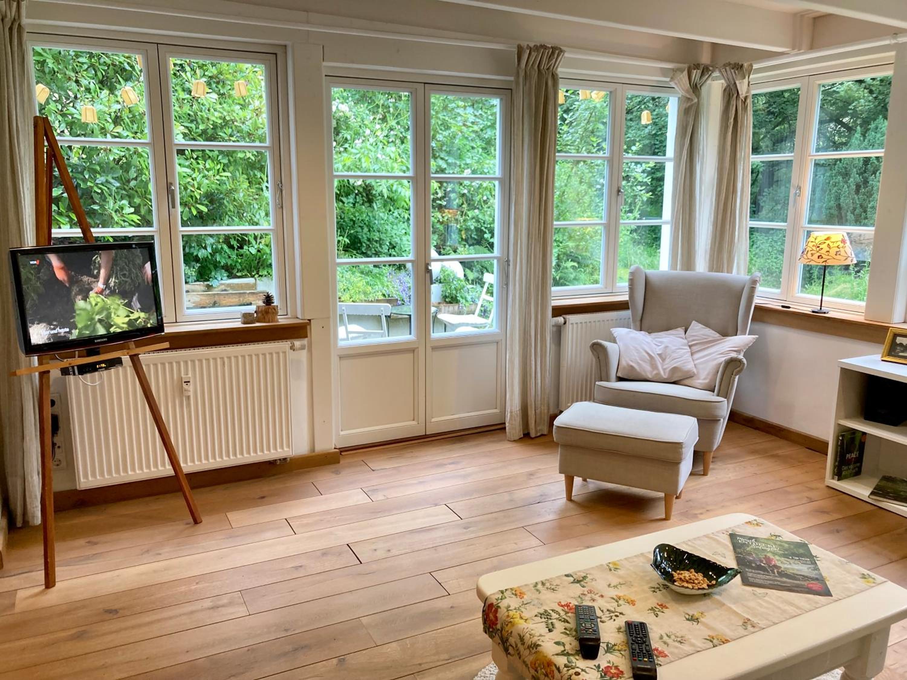 One-Bedroom House photo 1