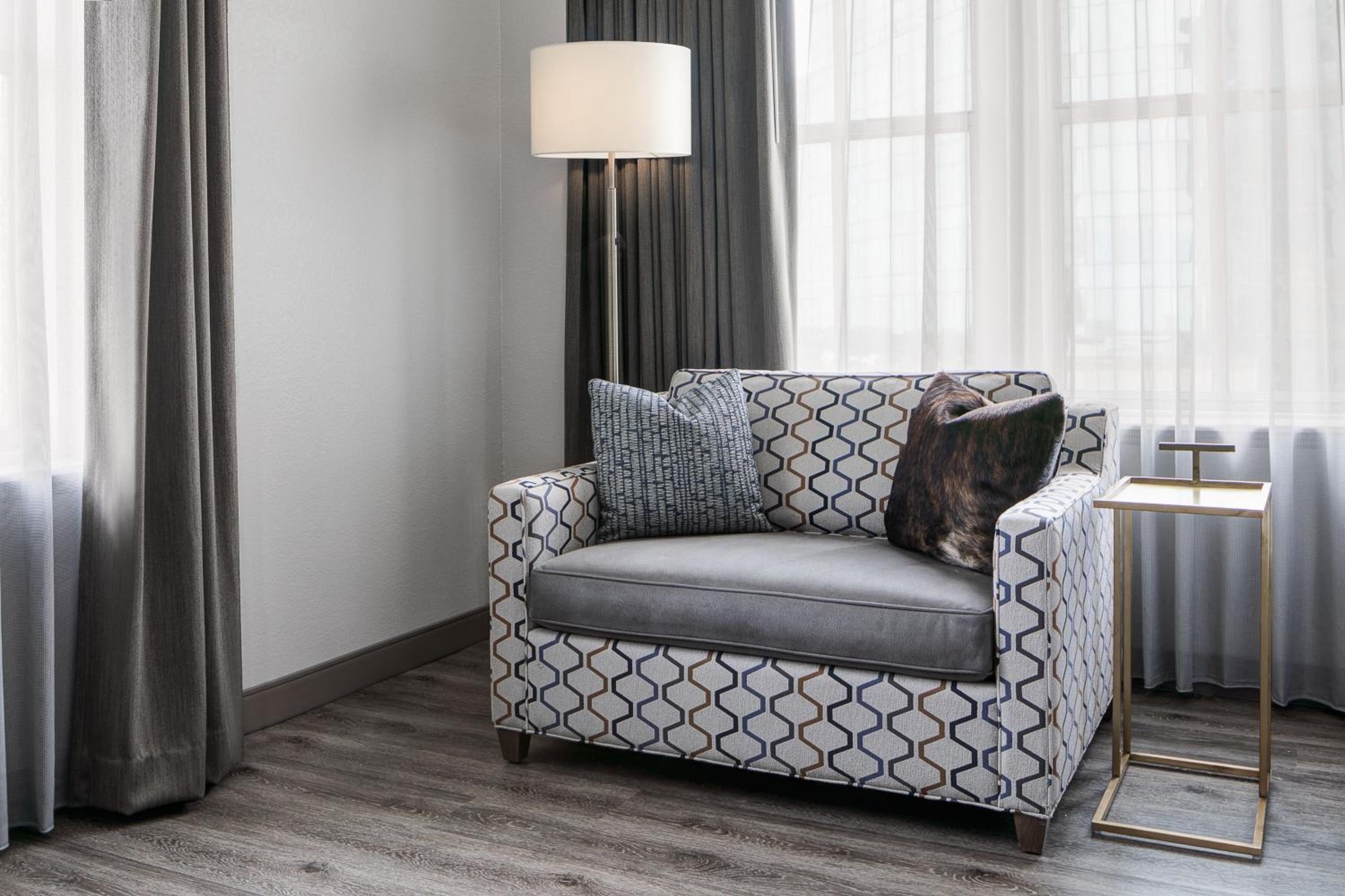 Queen Room with Two Queen Beds and Adapted Tub - Mobility and Hearing Accessible - Photo 5