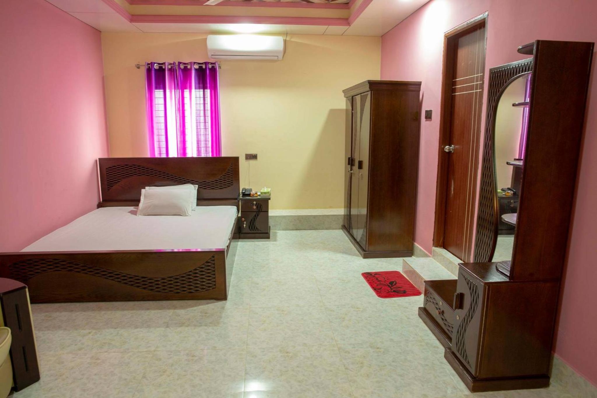 Deluxe King Room photo 3