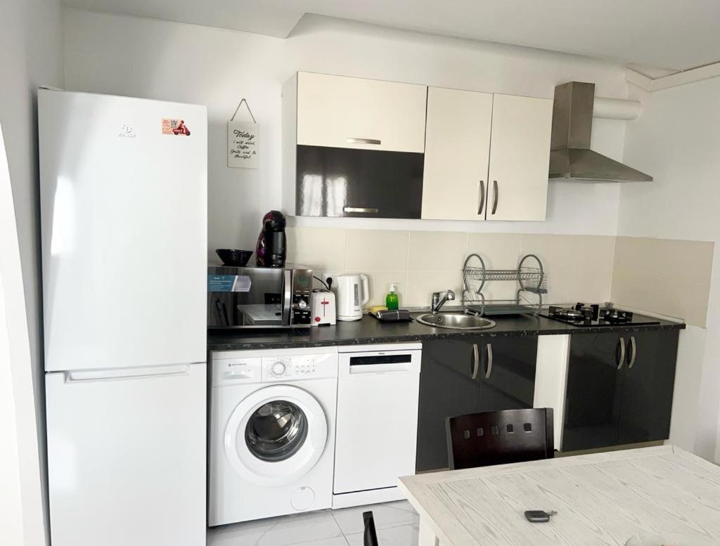 Two-Bedroom Apartment - Photo 3