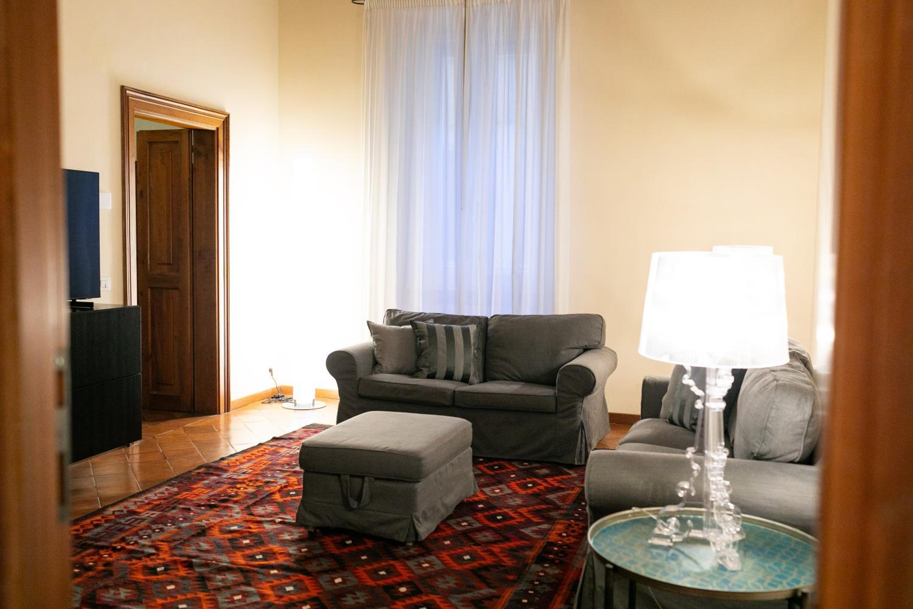 One-Bedroom Apartment (5 Adults)