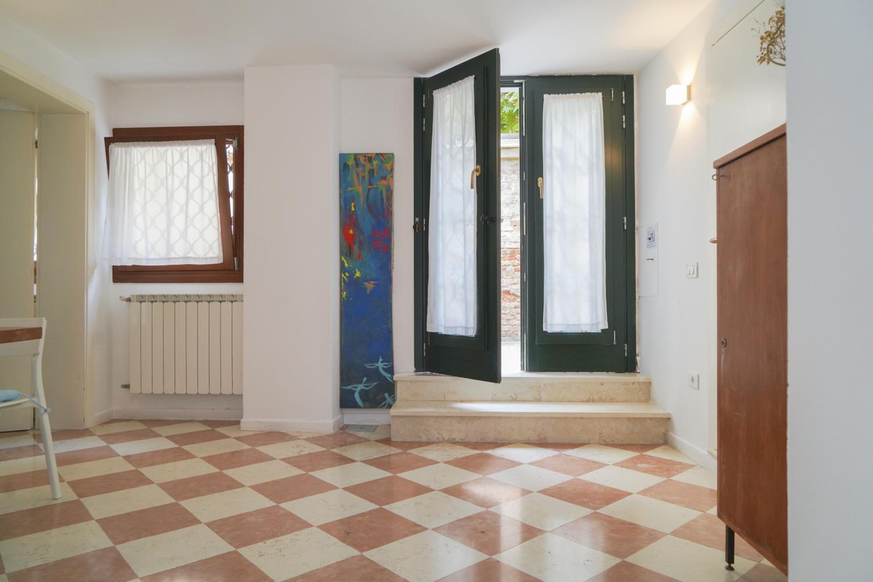 One-Bedroom Apartment - Calle Massa 6661/M photo 2