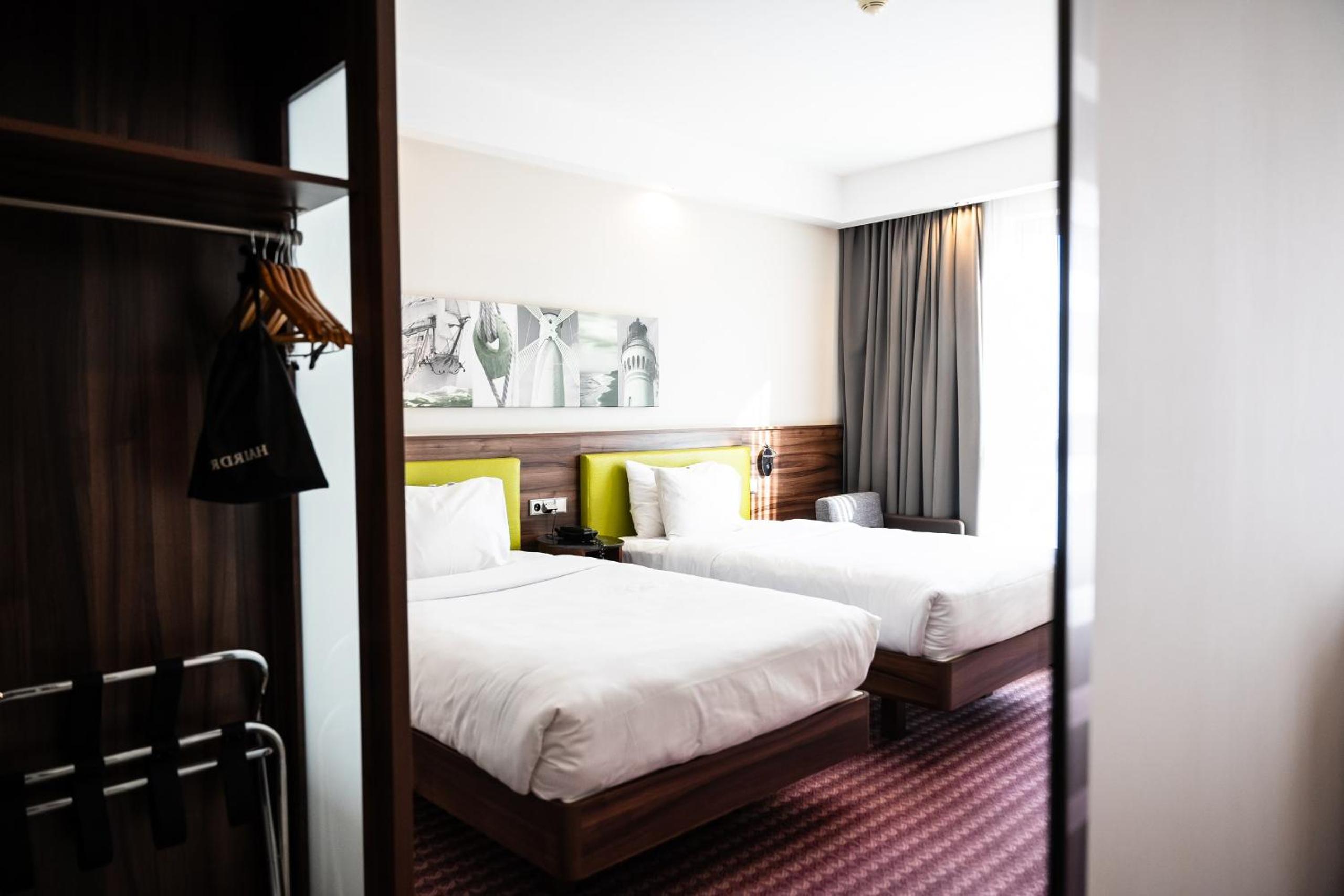 Twin Room - Photo 2