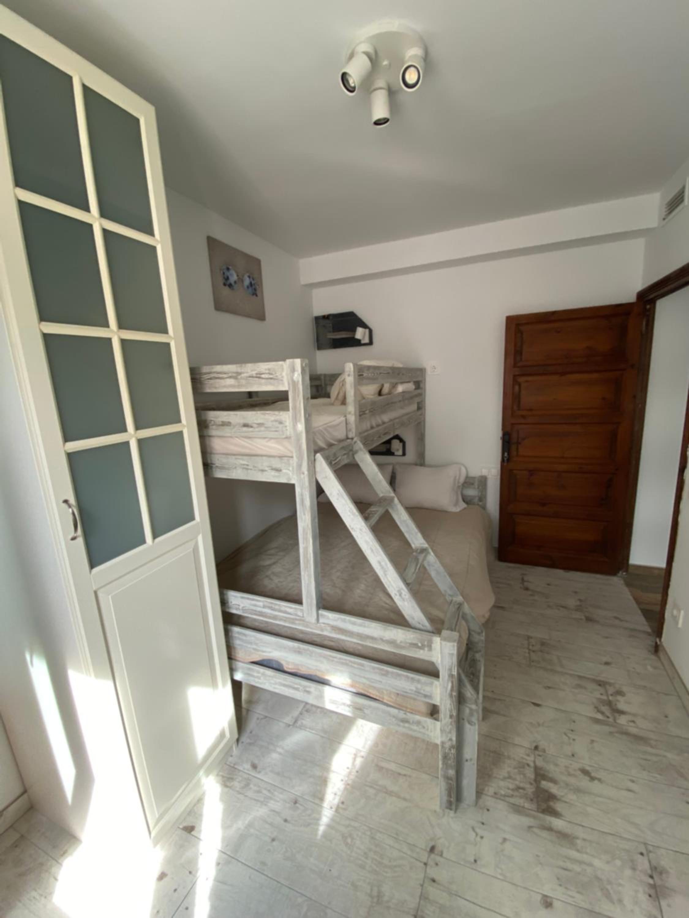 Family Room - Photo 15