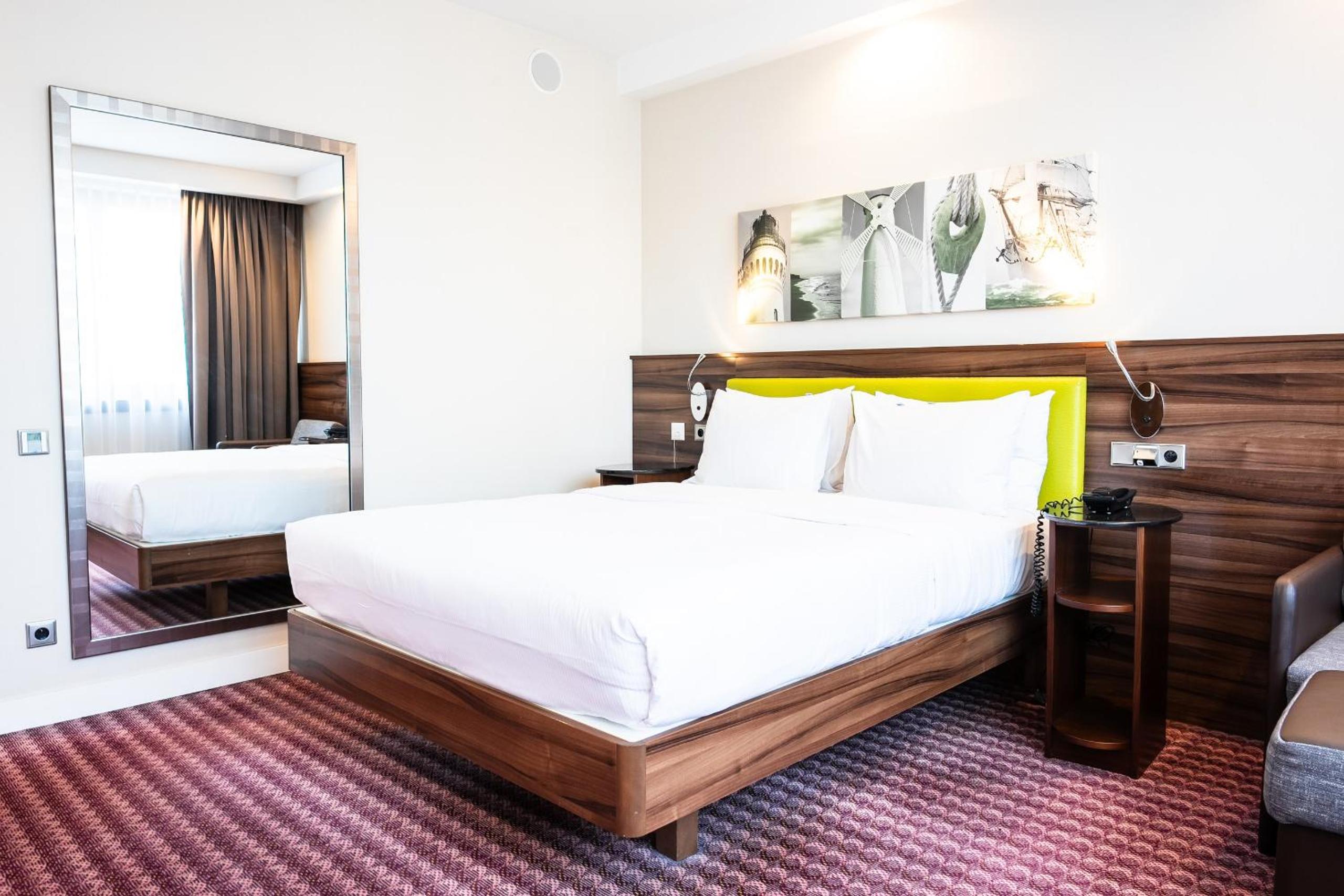 Queen Room - Accessible - Photo 3