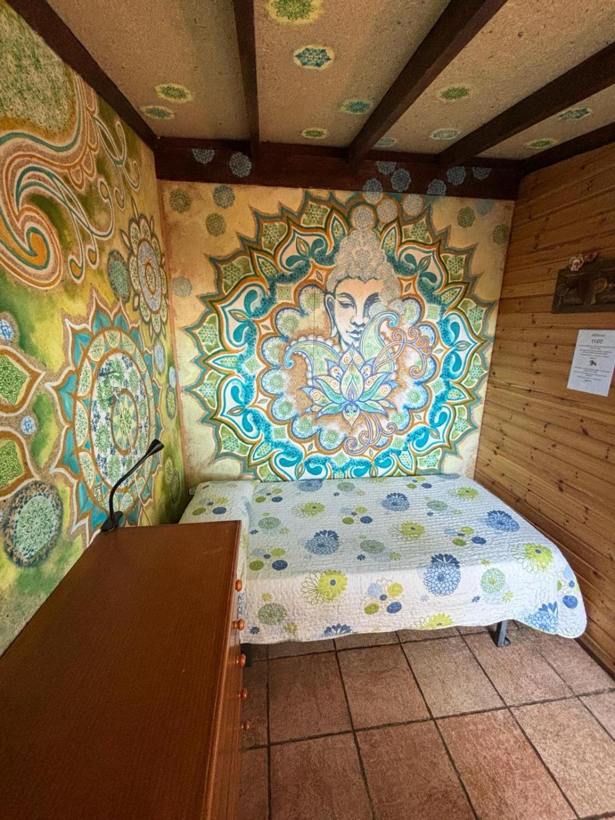 Single Room with Shared Bathroom photo 2