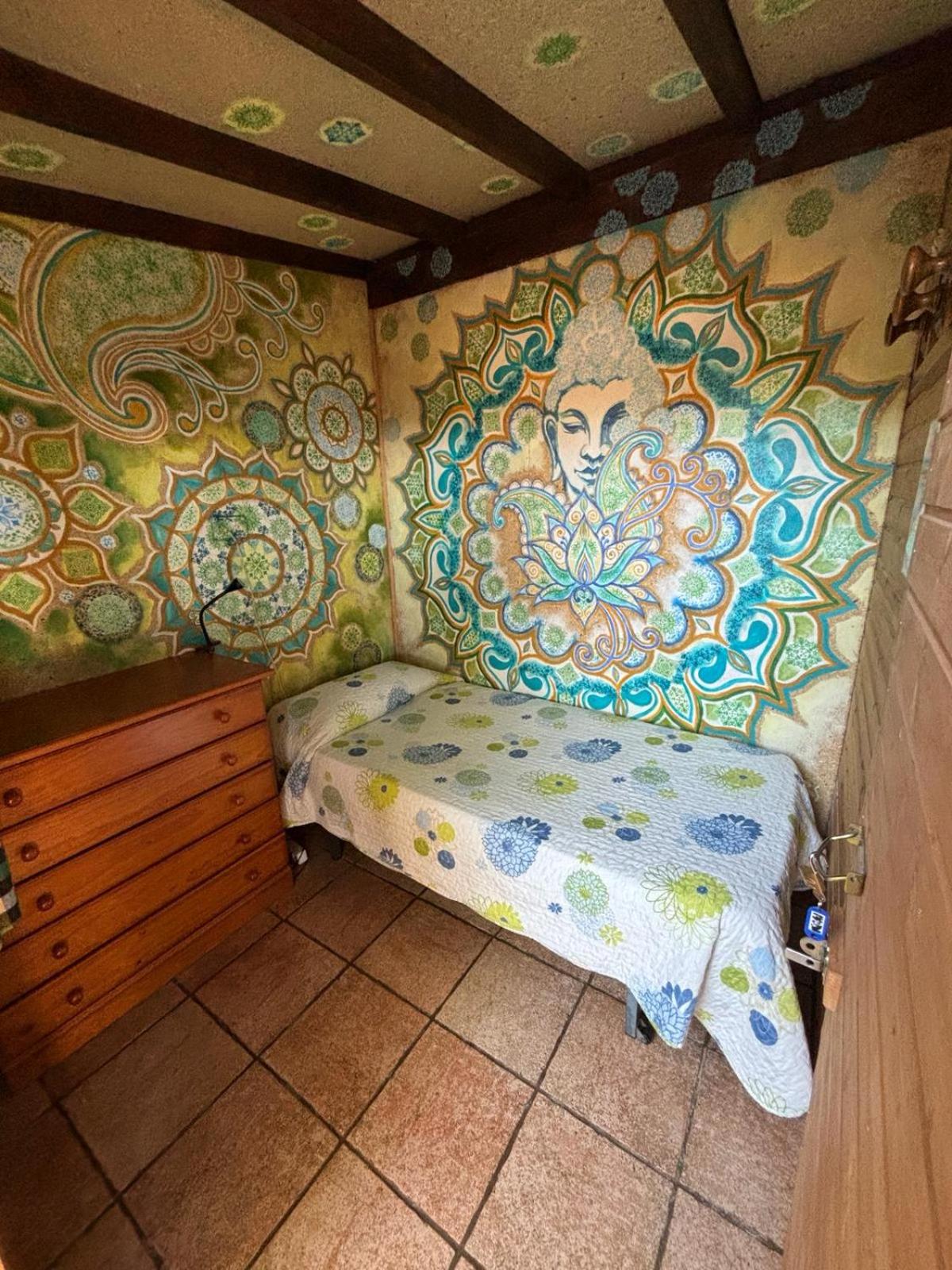 Habitación individual con baño compartido