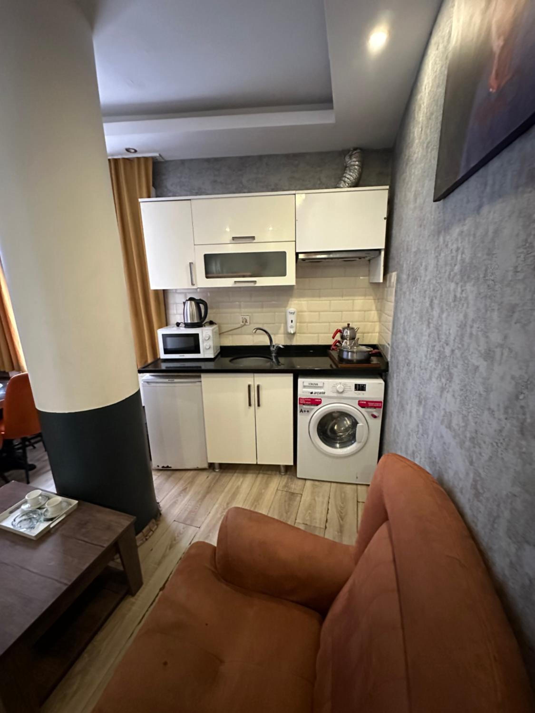 One-Bedroom Apartment photo 2