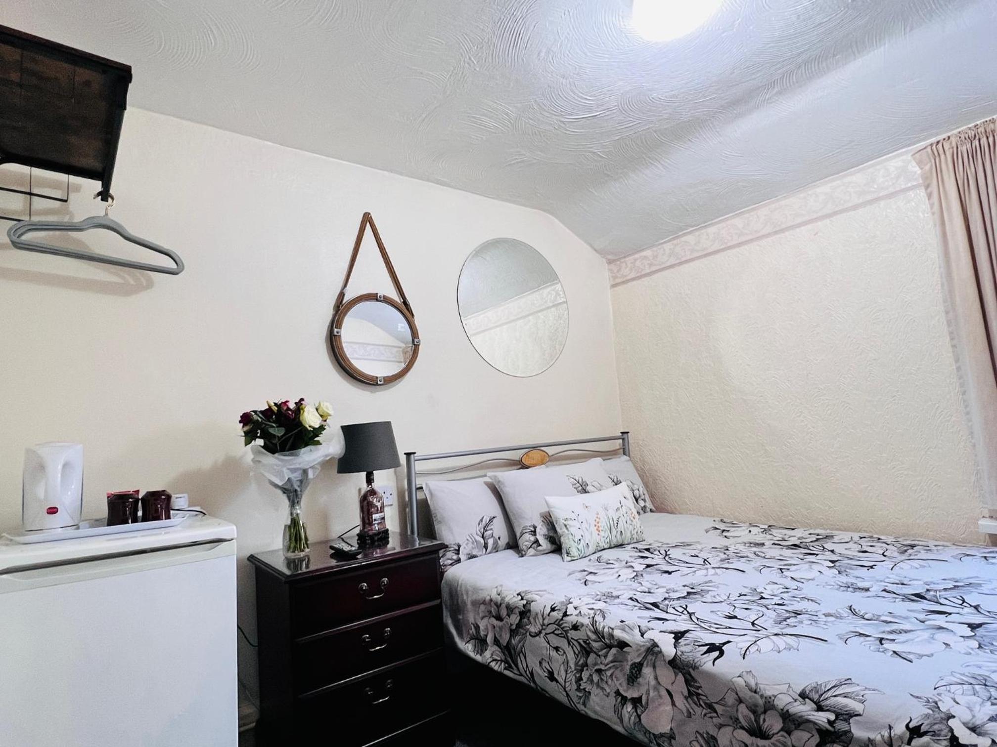 Double Room with Private Bathroom - Photo 1