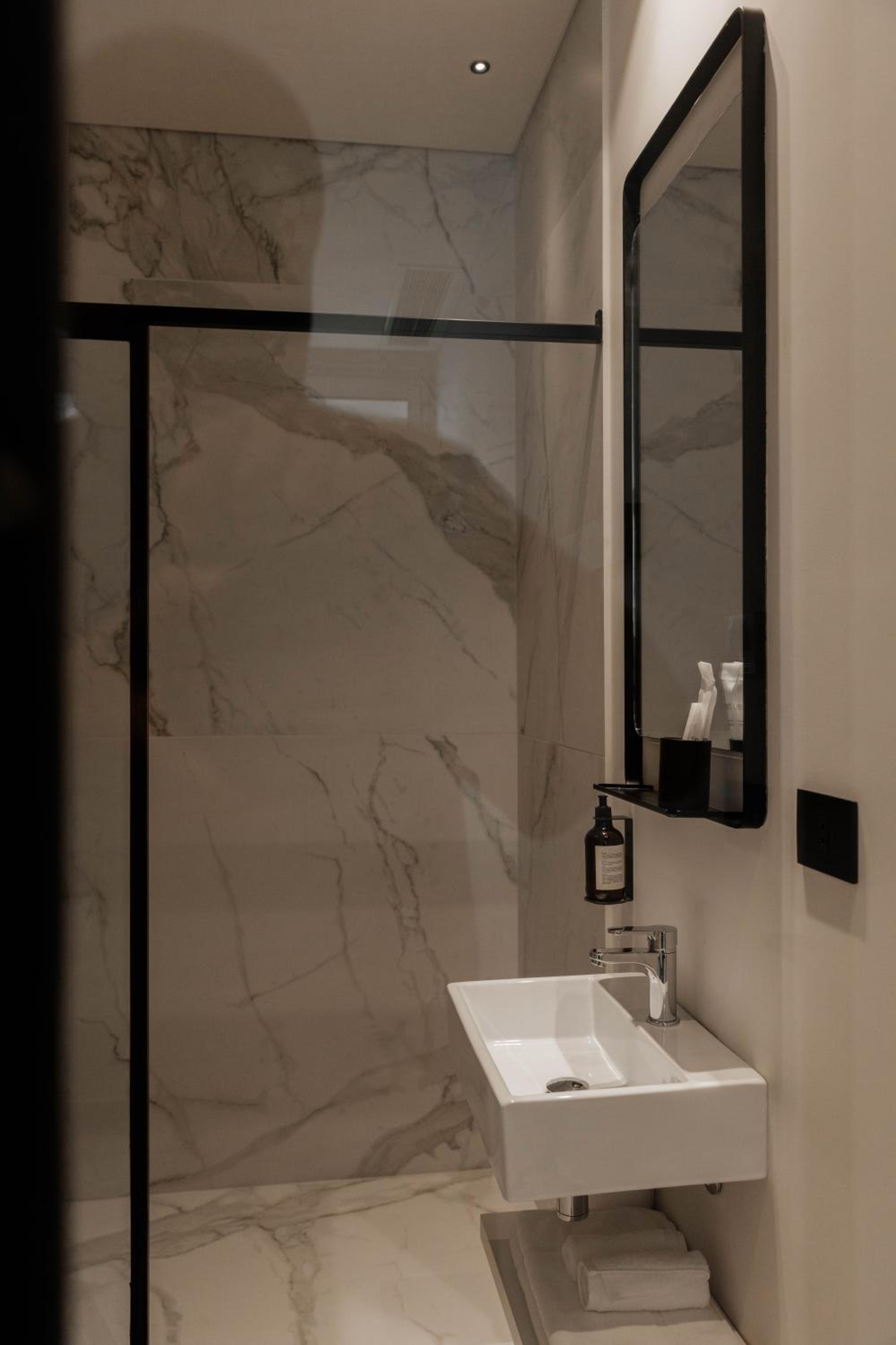 Double Room with Private Bathroom photo 3
