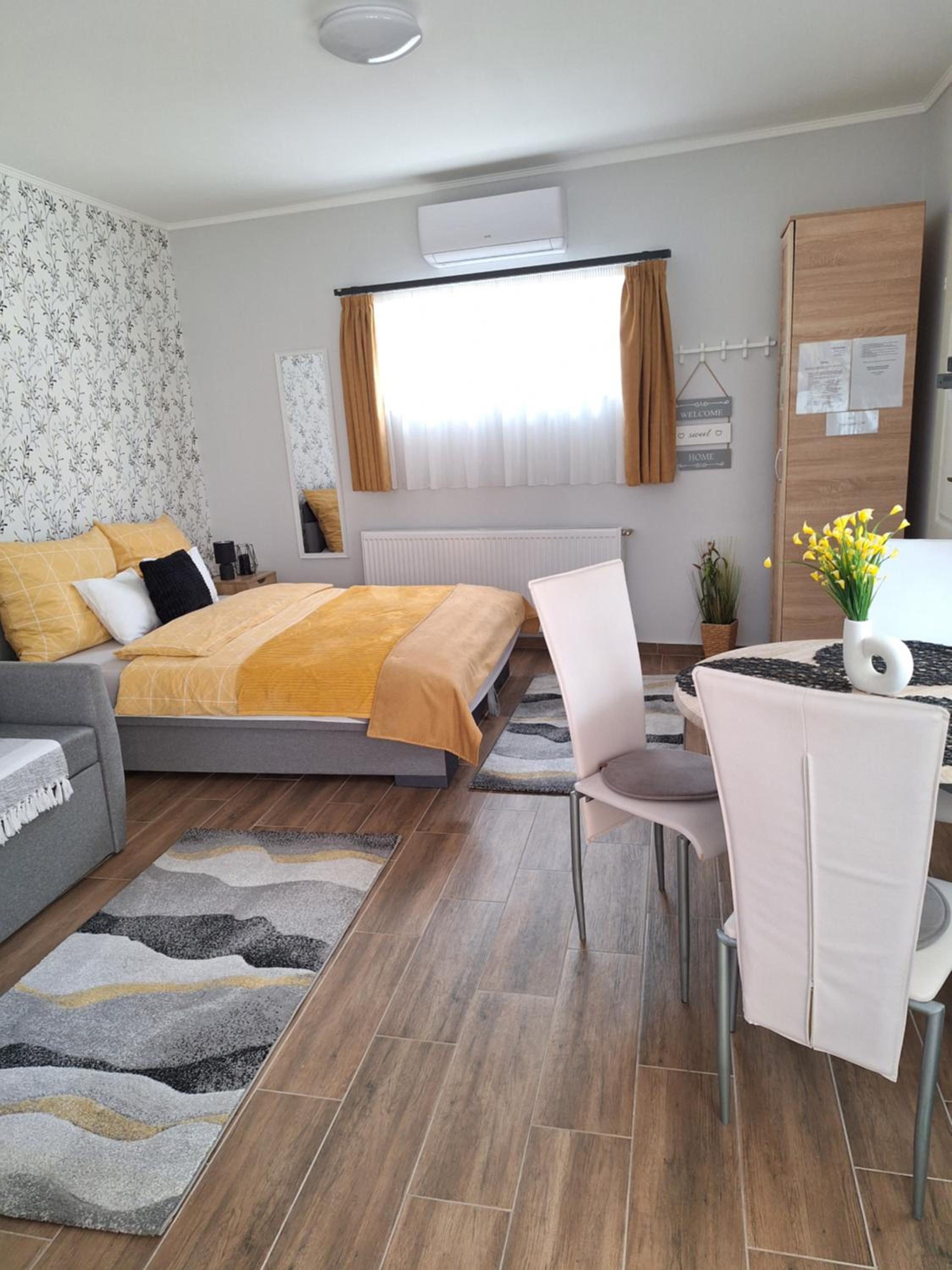Apartment photo 2