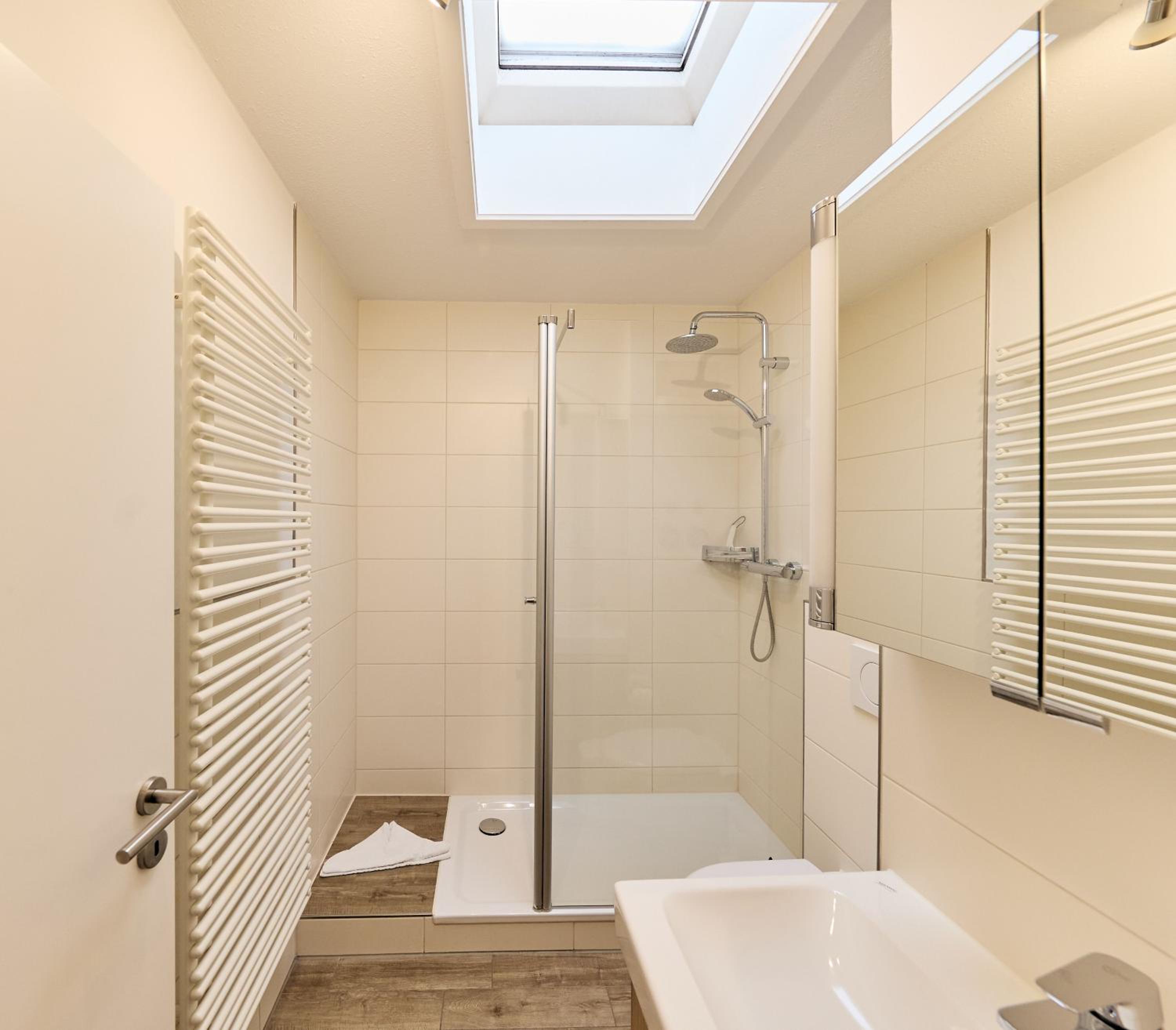 Apartment With Shower photo 2