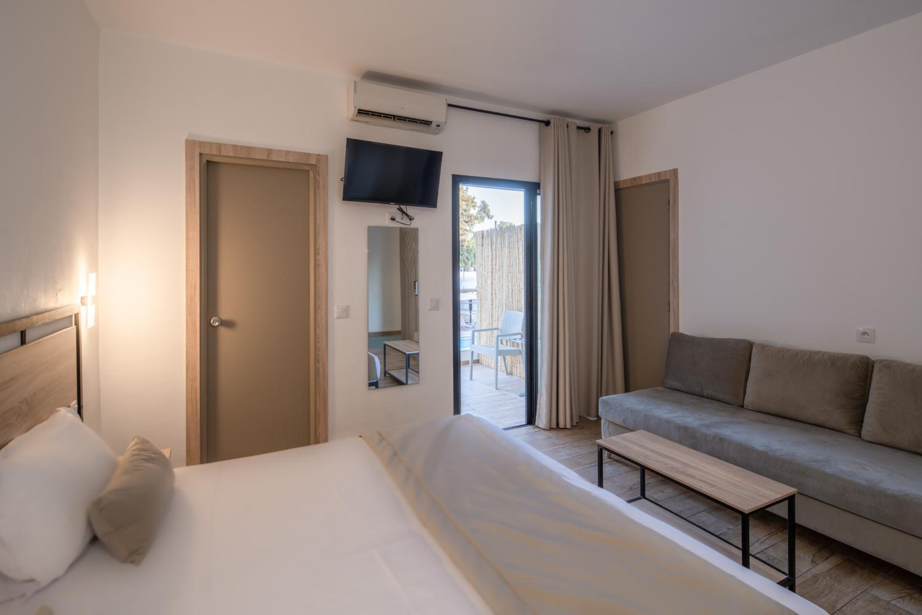 Double Room with Balcony photo 2