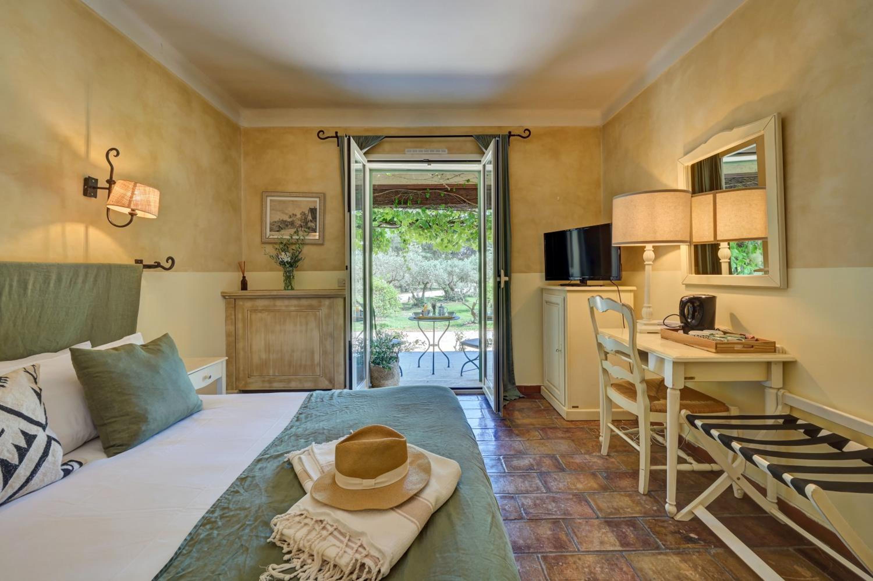 Cozy Room with Terrace