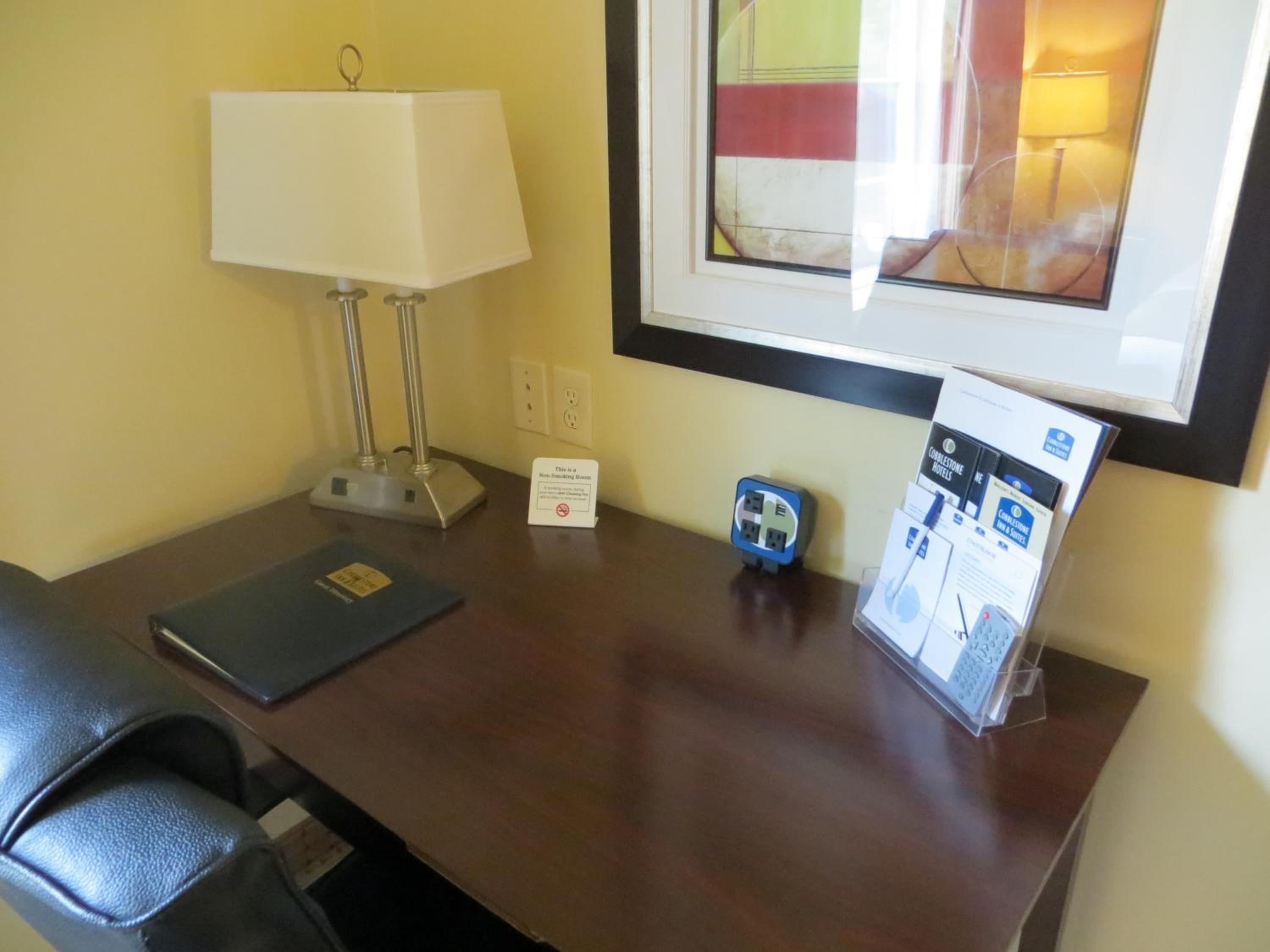 Queen Room with Two Queen Beds - Photo 5