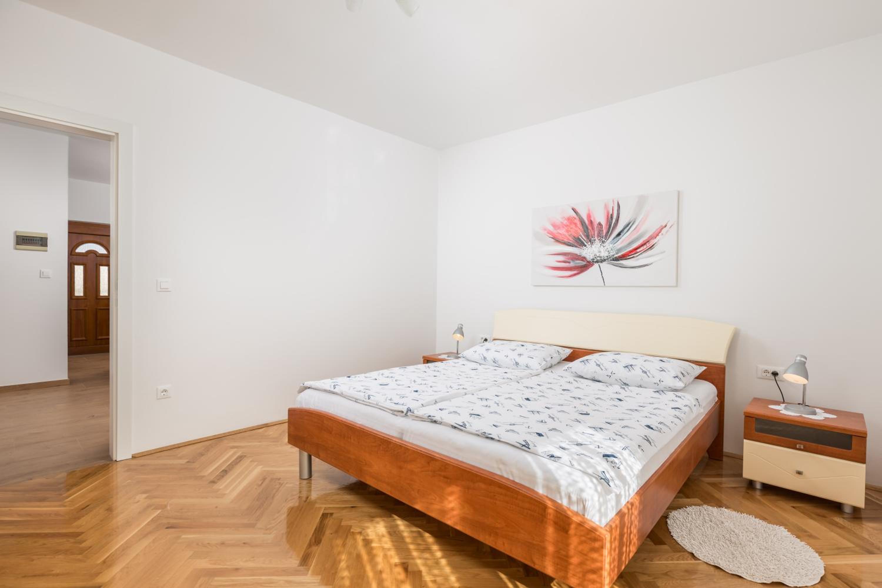 One-Bedroom Apartment with Balcony photo 2