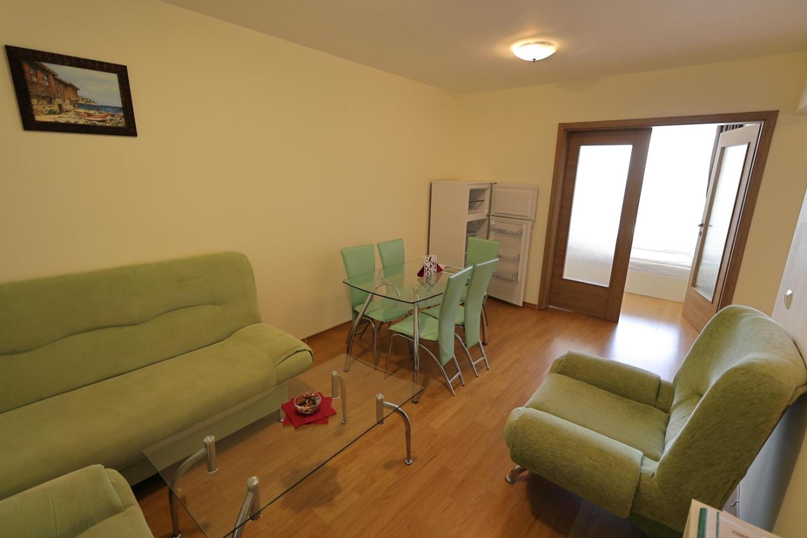 One-Bedroom Apartment with Balcony ( 2 Adults + 2 Children)