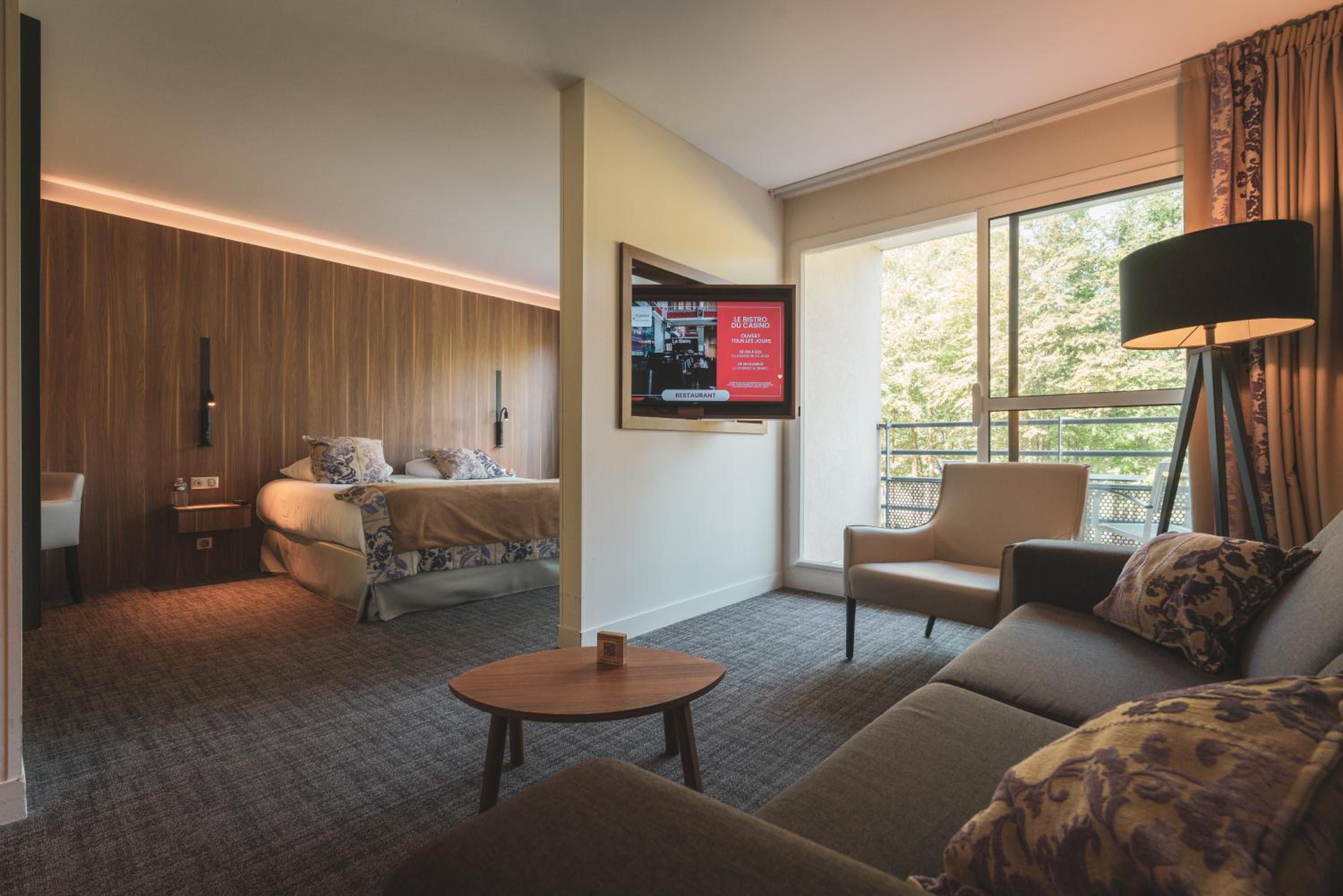 Junior Suite with Casino view photo 3