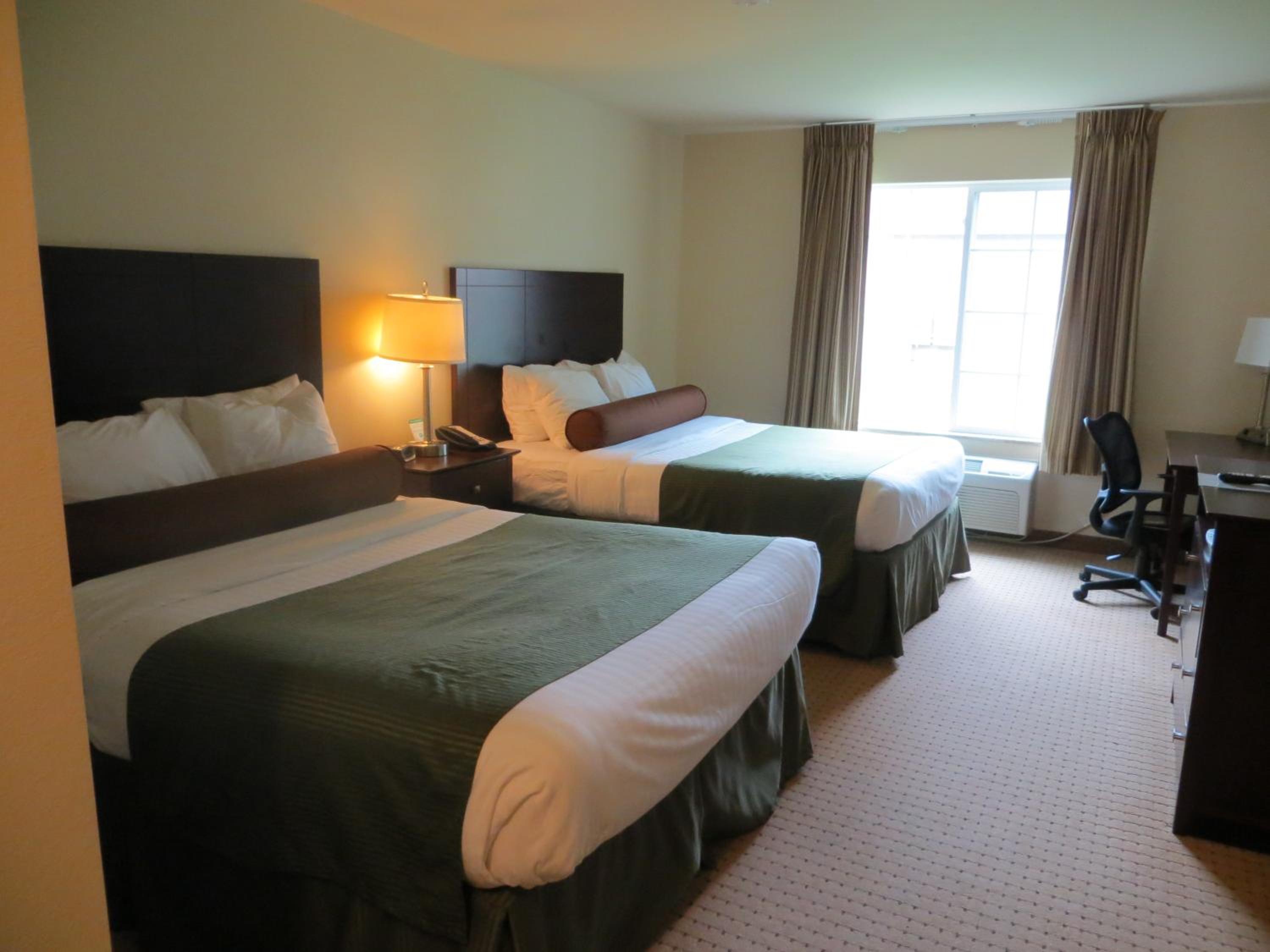 Queen Room with Two Queen Beds - Photo 3