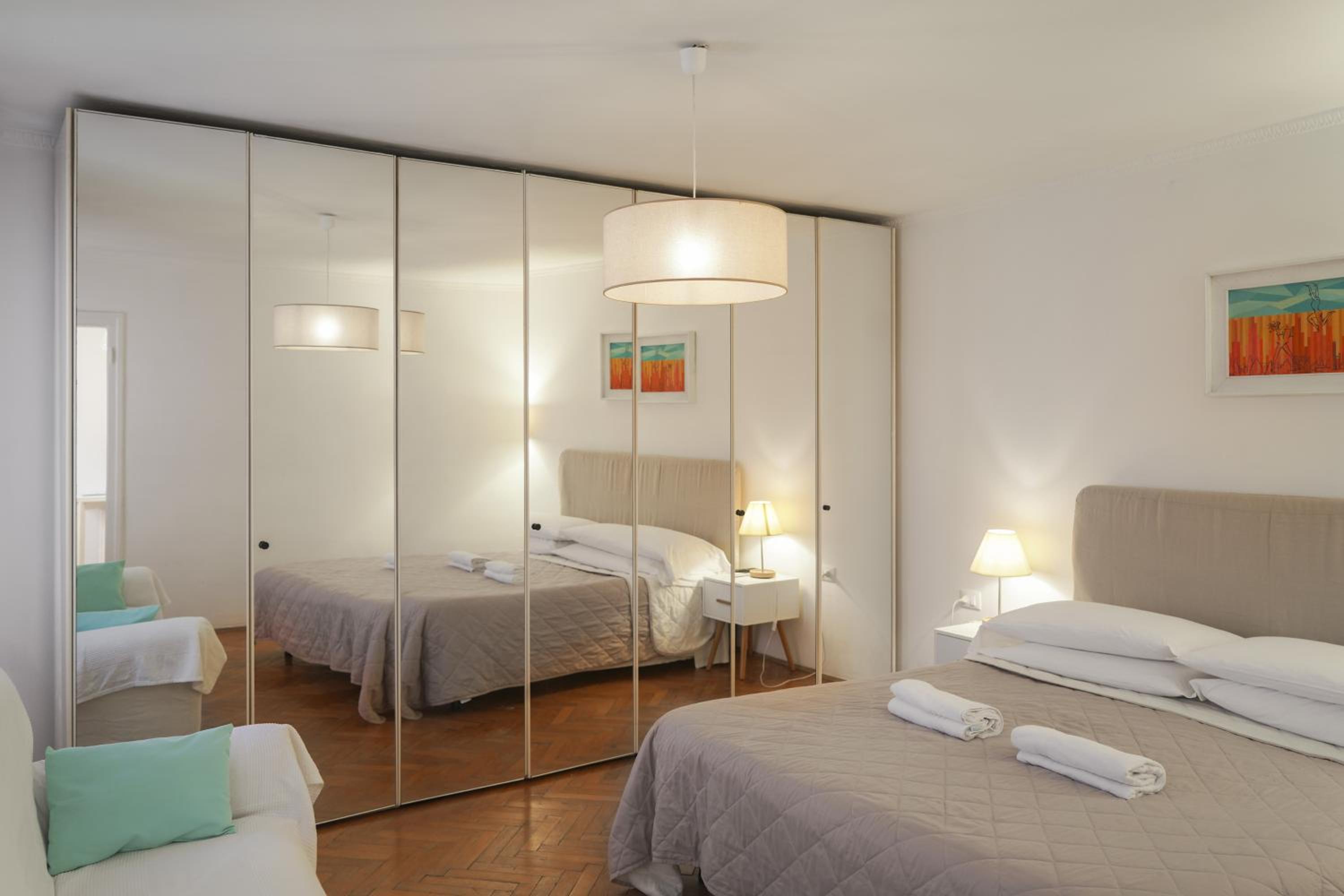 One-Bedroom Apartment photo 1
