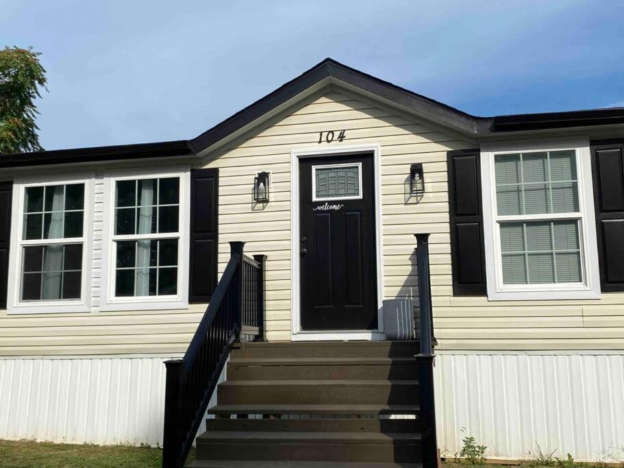Three-Bedroom House photo 3