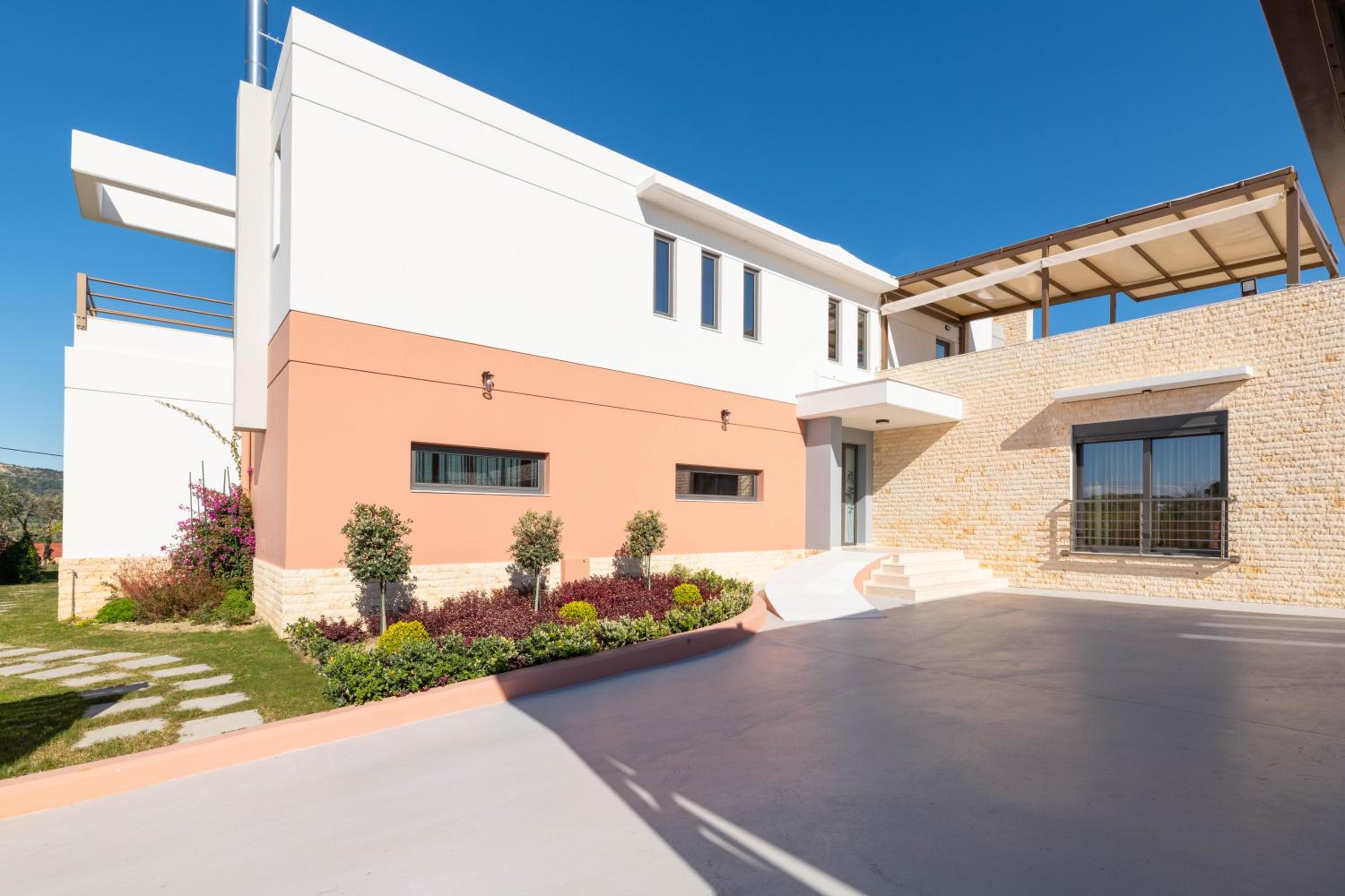 Villa photo 2