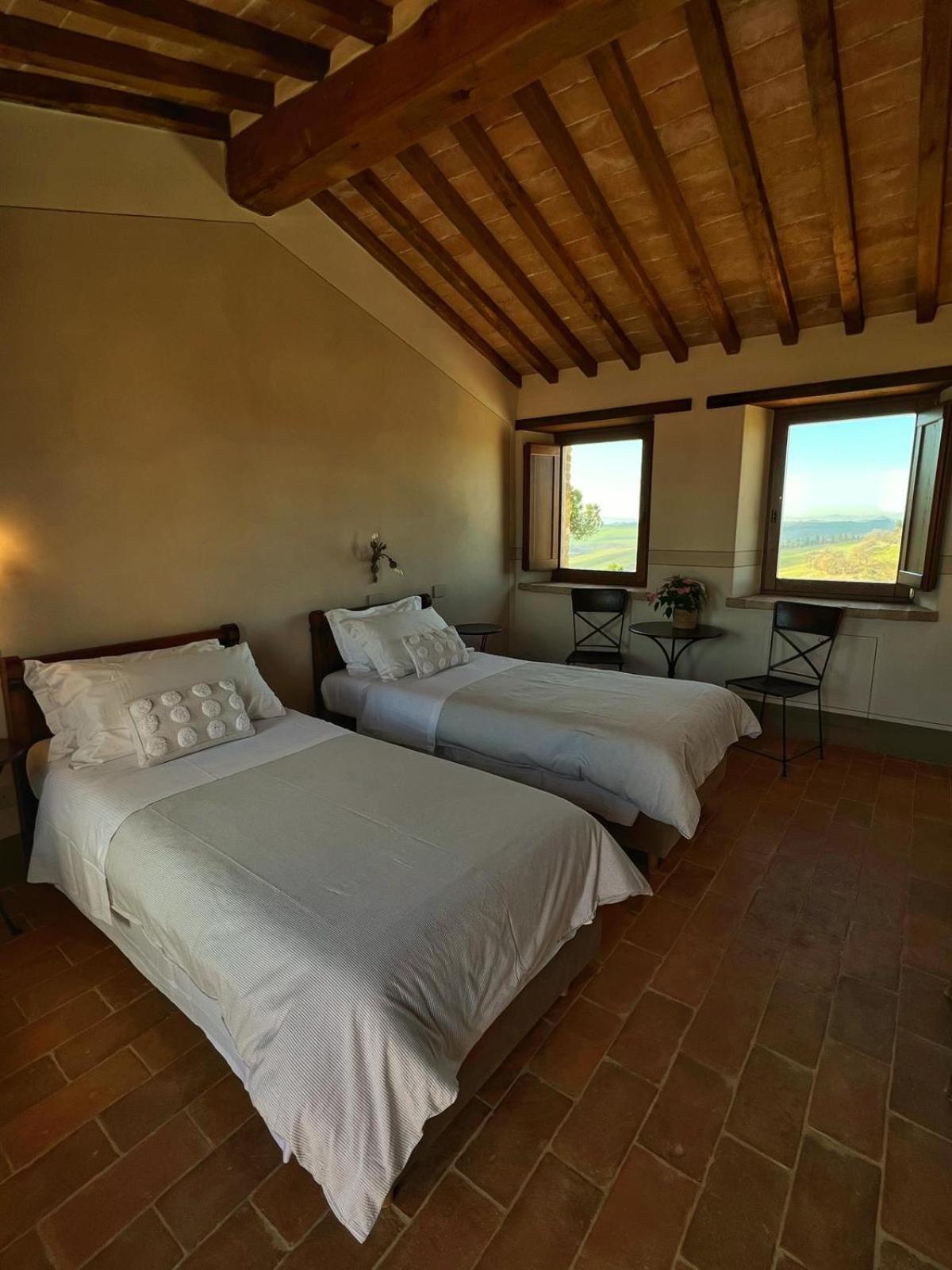 Double or Twin Room - Photo 9
