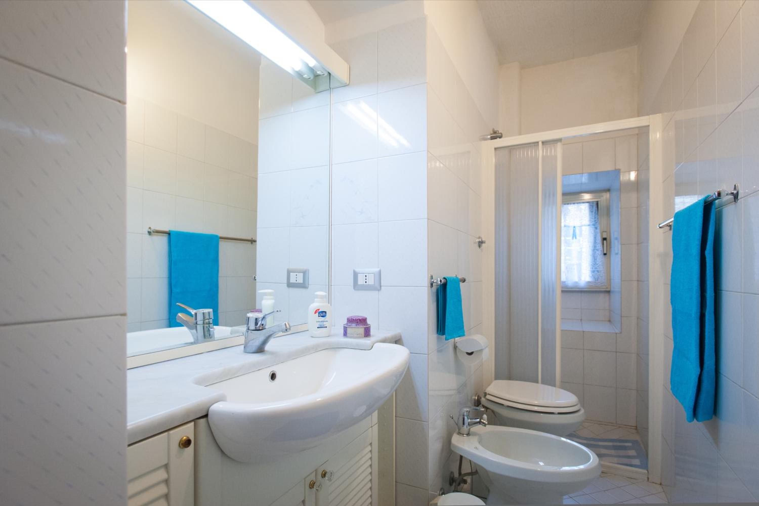 Double Room with Shared Bathroom photo 3