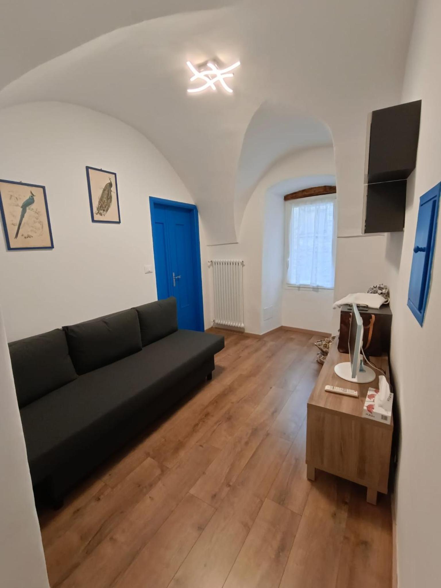 One-Bedroom Apartment photo 1