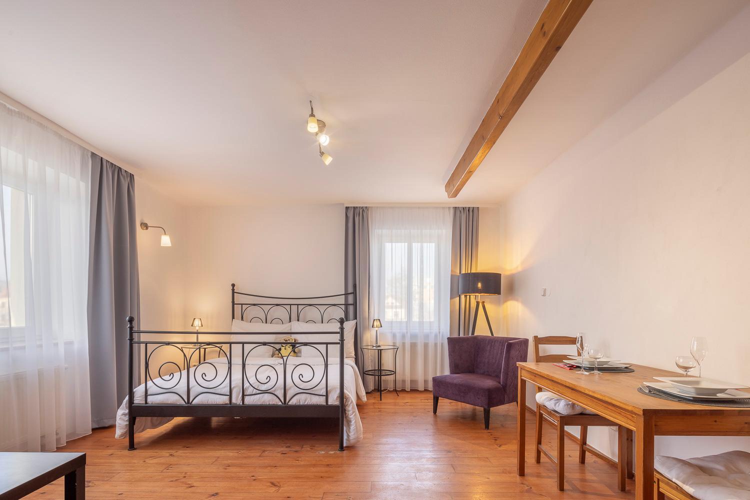 Deluxe Studio with One Double Bed - Photo 1