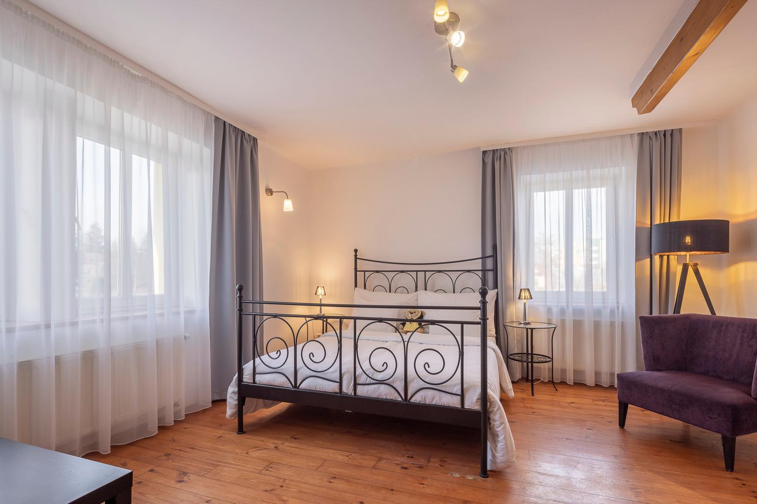 Deluxe Studio with One Double Bed - Photo 5