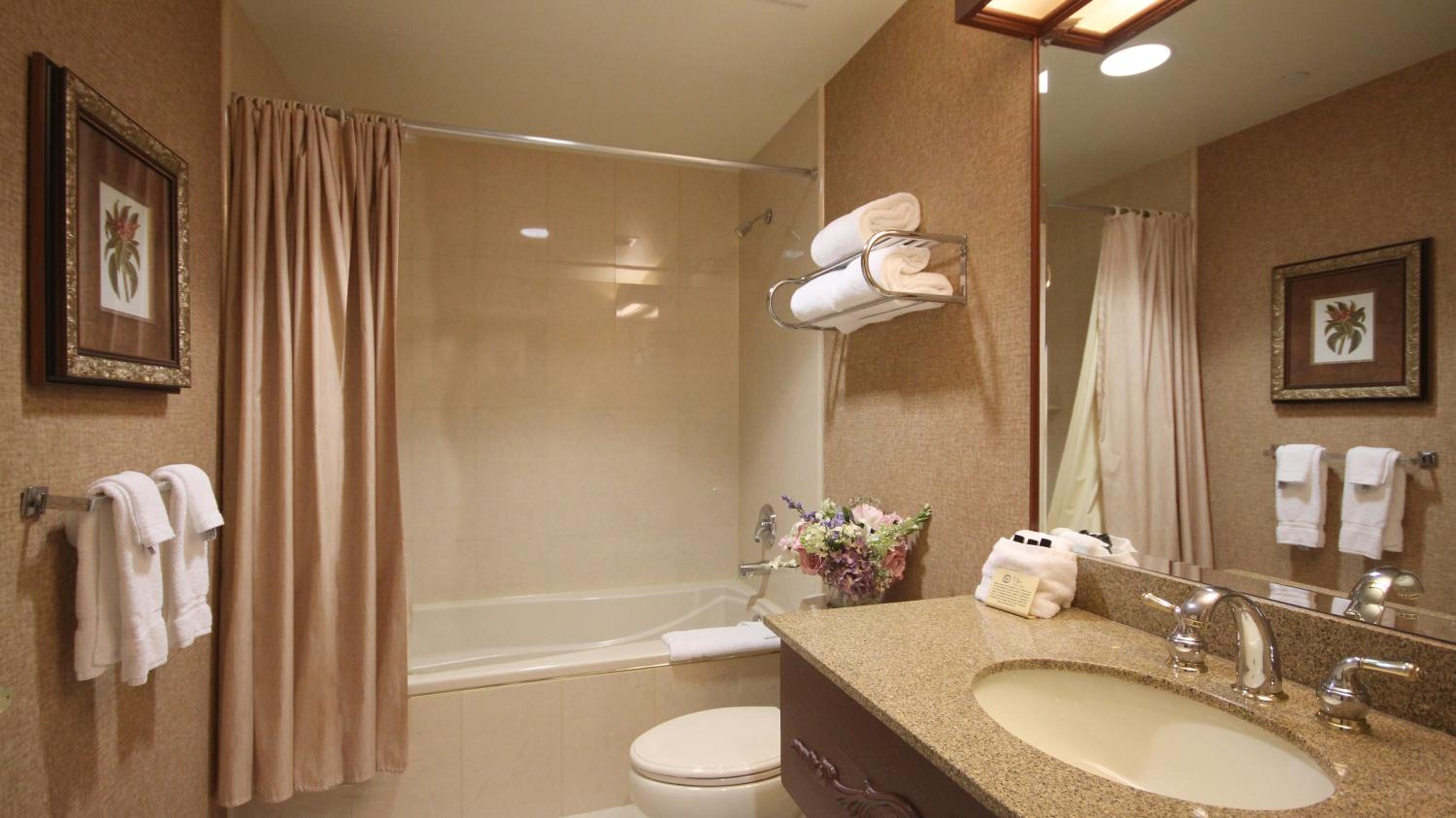 Queen Room photo 2