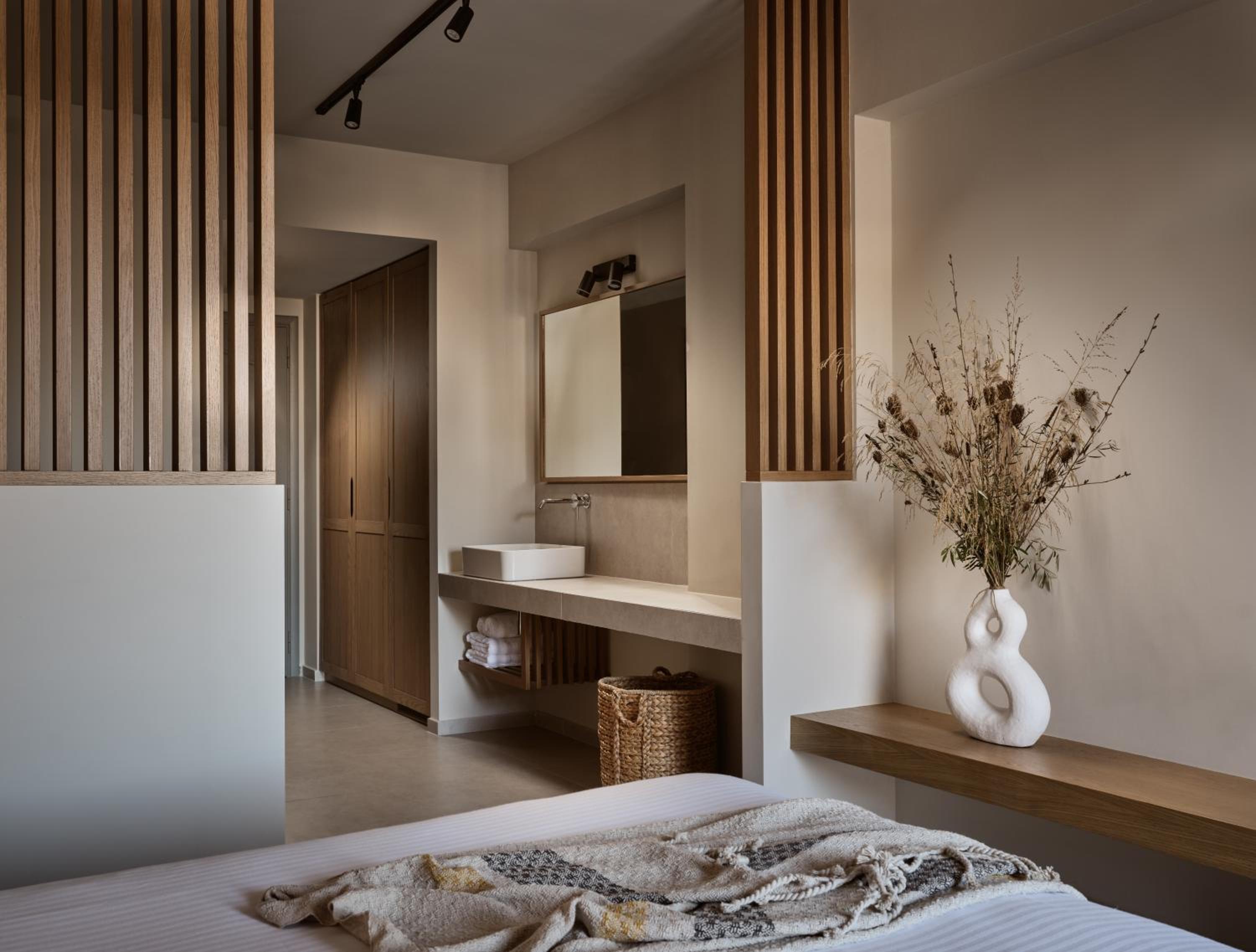 Deluxe Suite - Photo 3