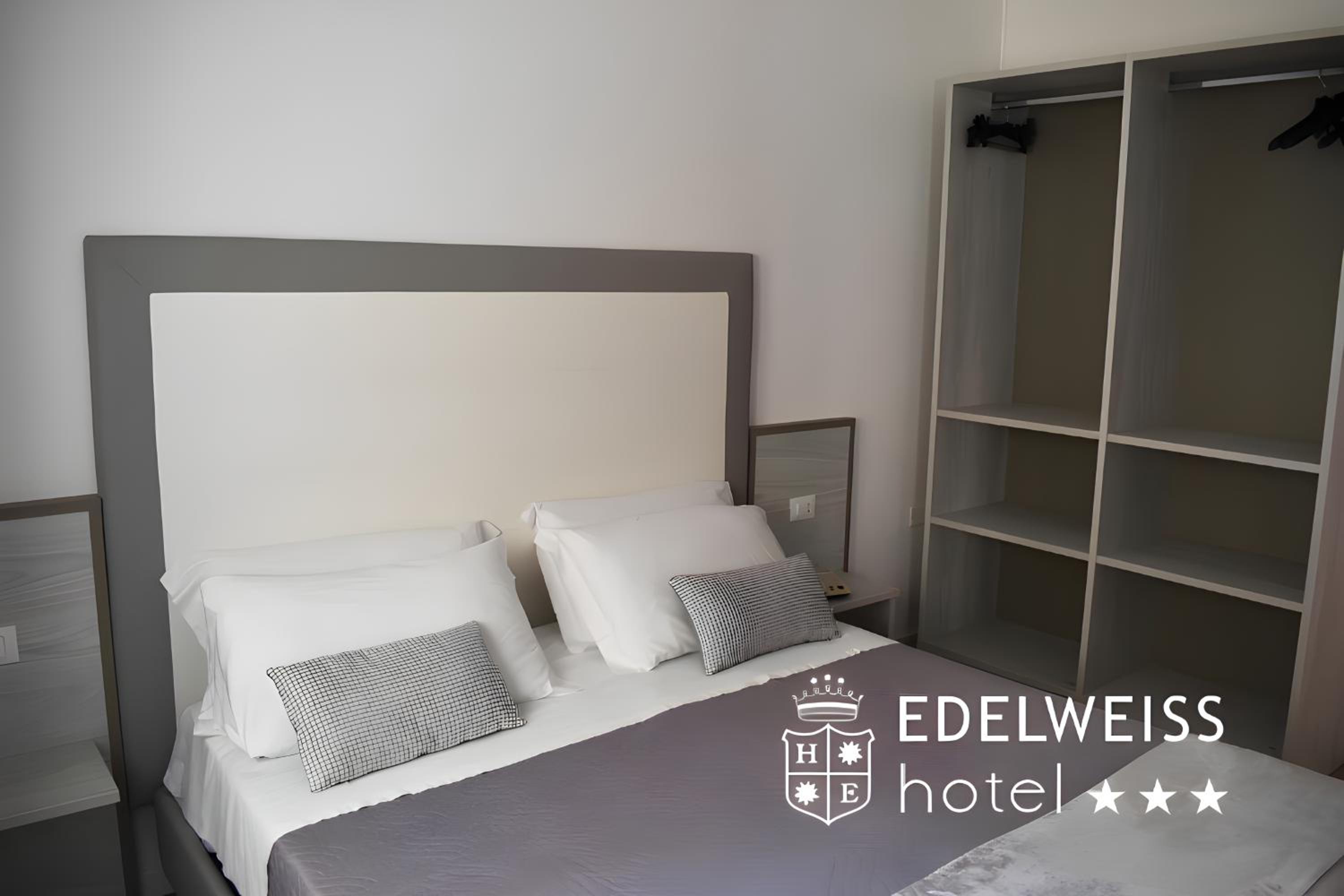 Double or Twin Room photo 1