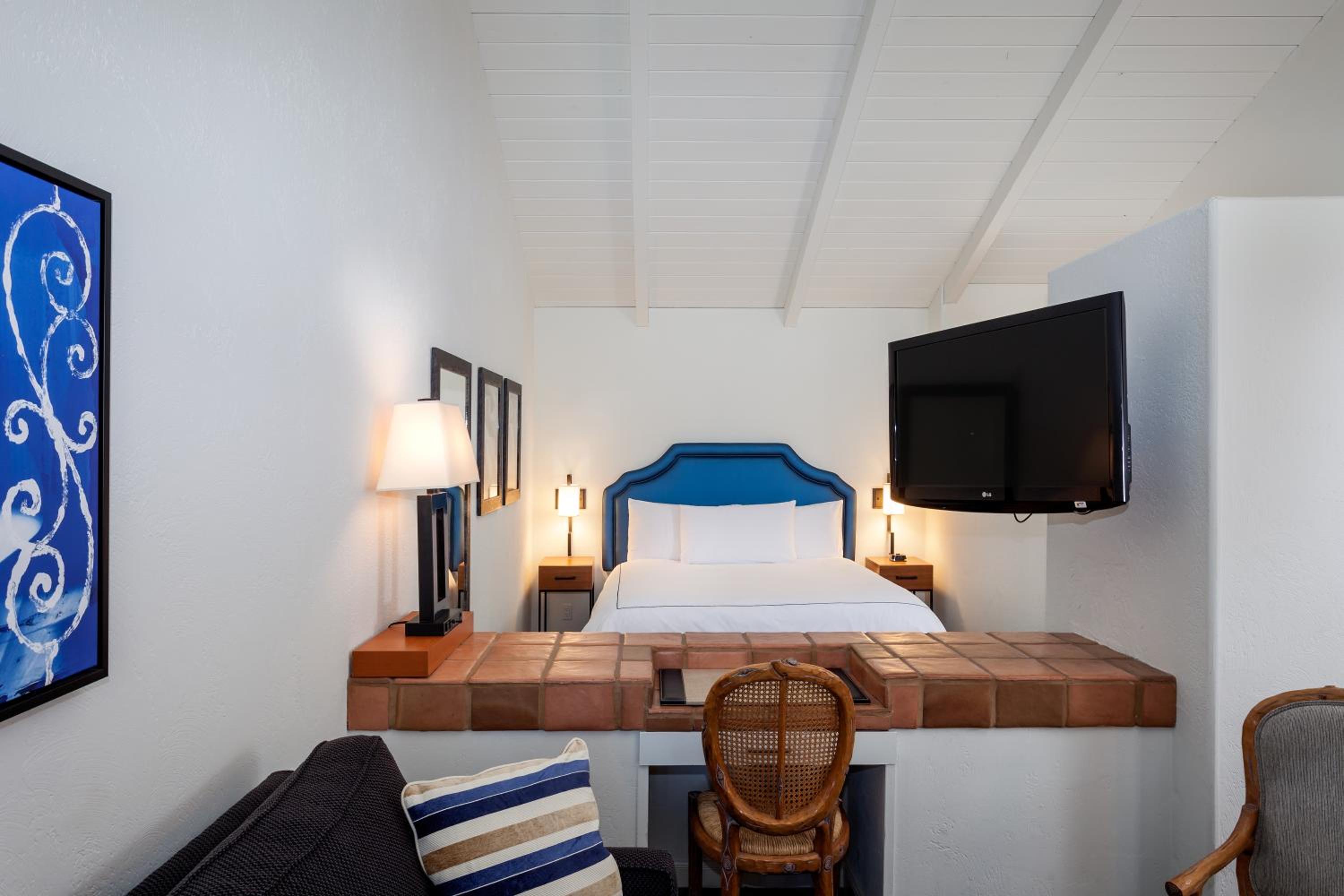 Luxury Junior King Suite - Photo 3