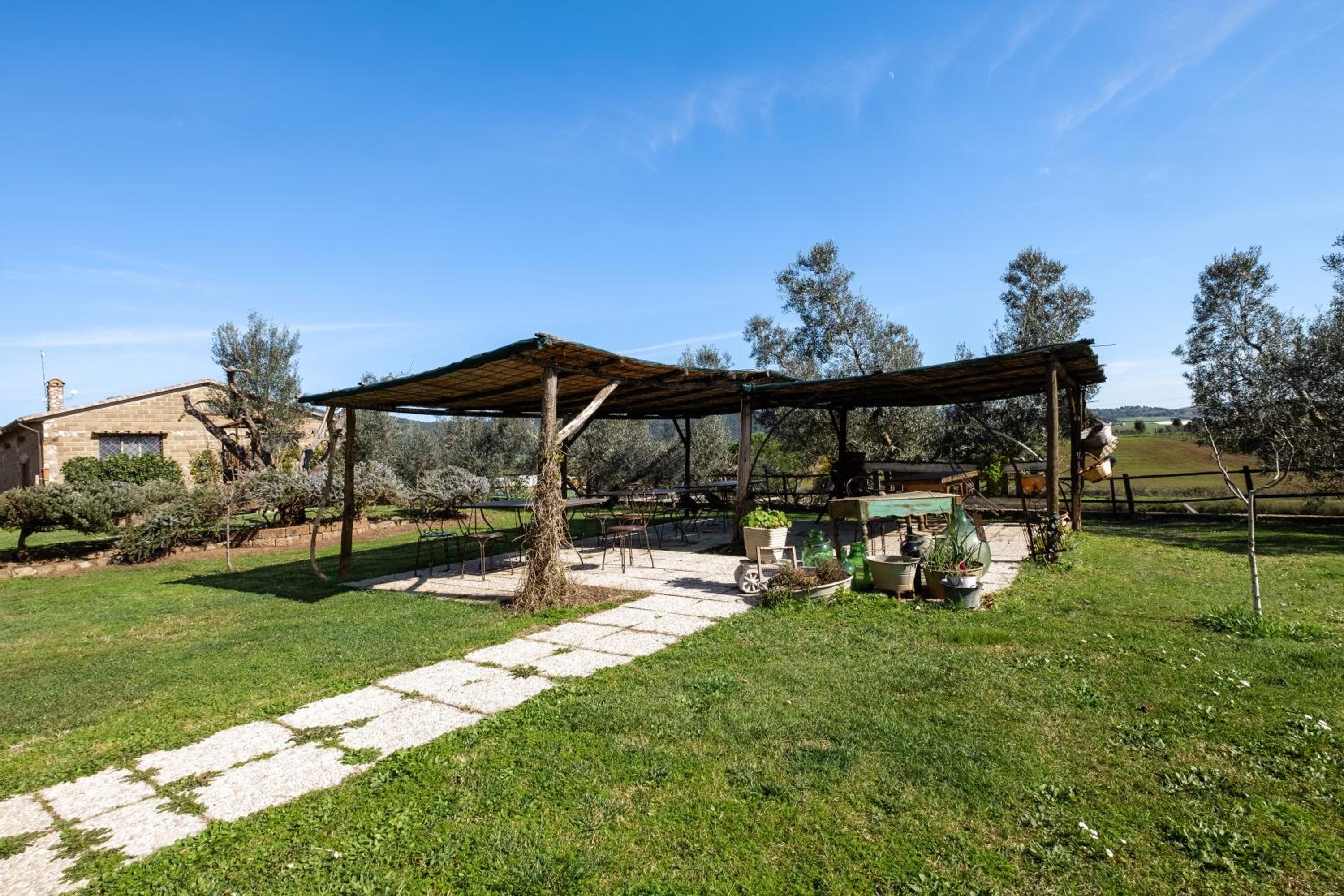 One-Bedroom Apartment with Garden View photo 2